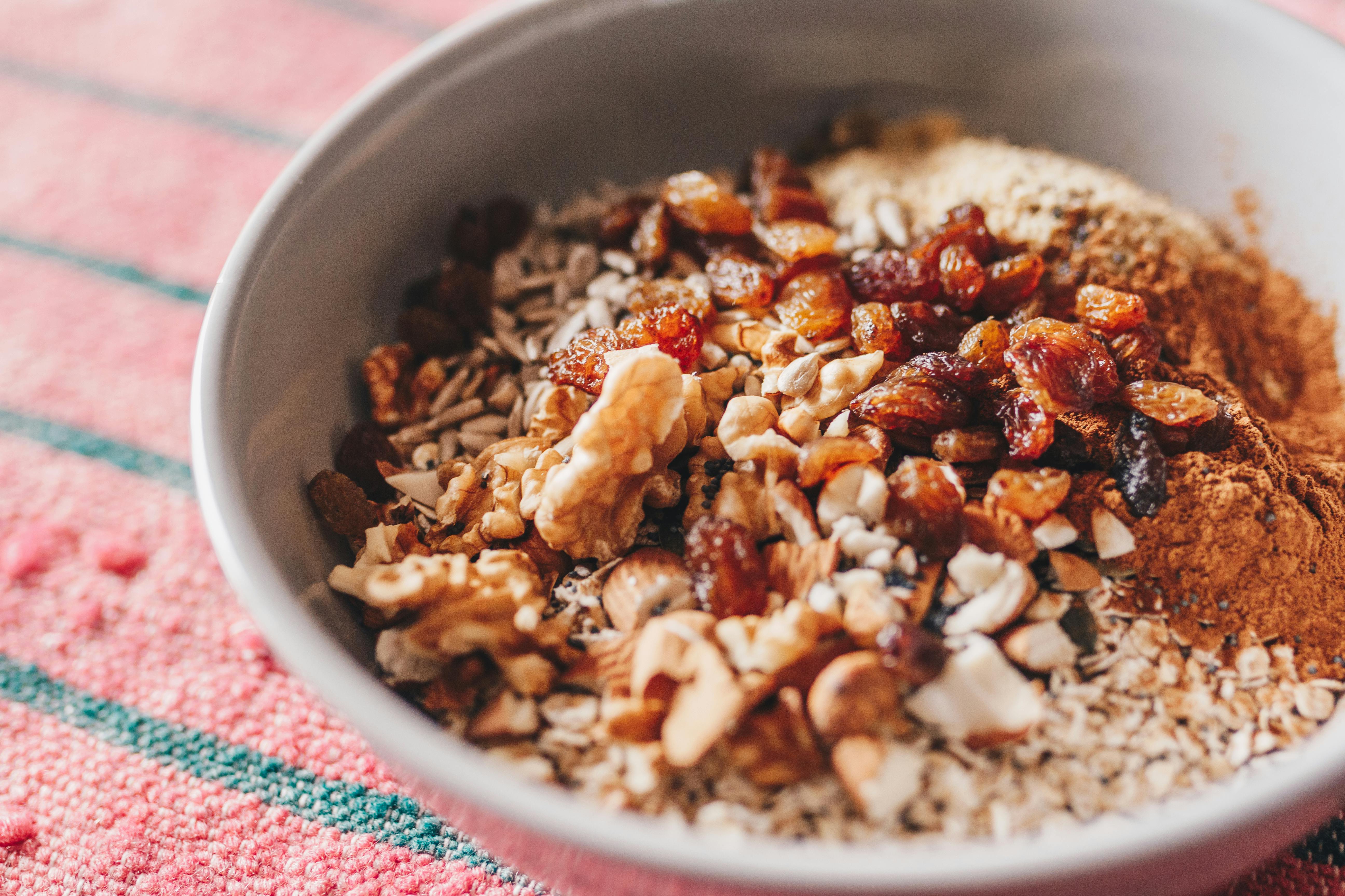 A bowl of oats and toppings | Source: Pexels