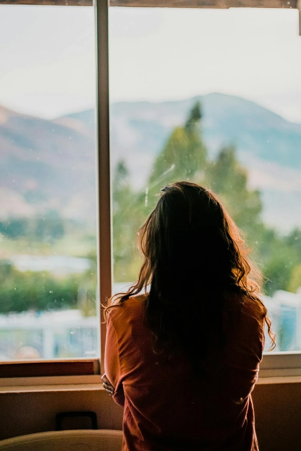 A woman facing away from a camera | Source: Pexels