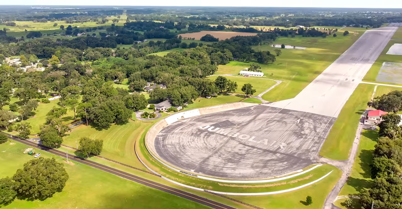 The wide turnaround area at Jumbolair bears the community's name, emphasizing the unusual scale of its aviation infrastructure. | Source: YouTube/@Therichest