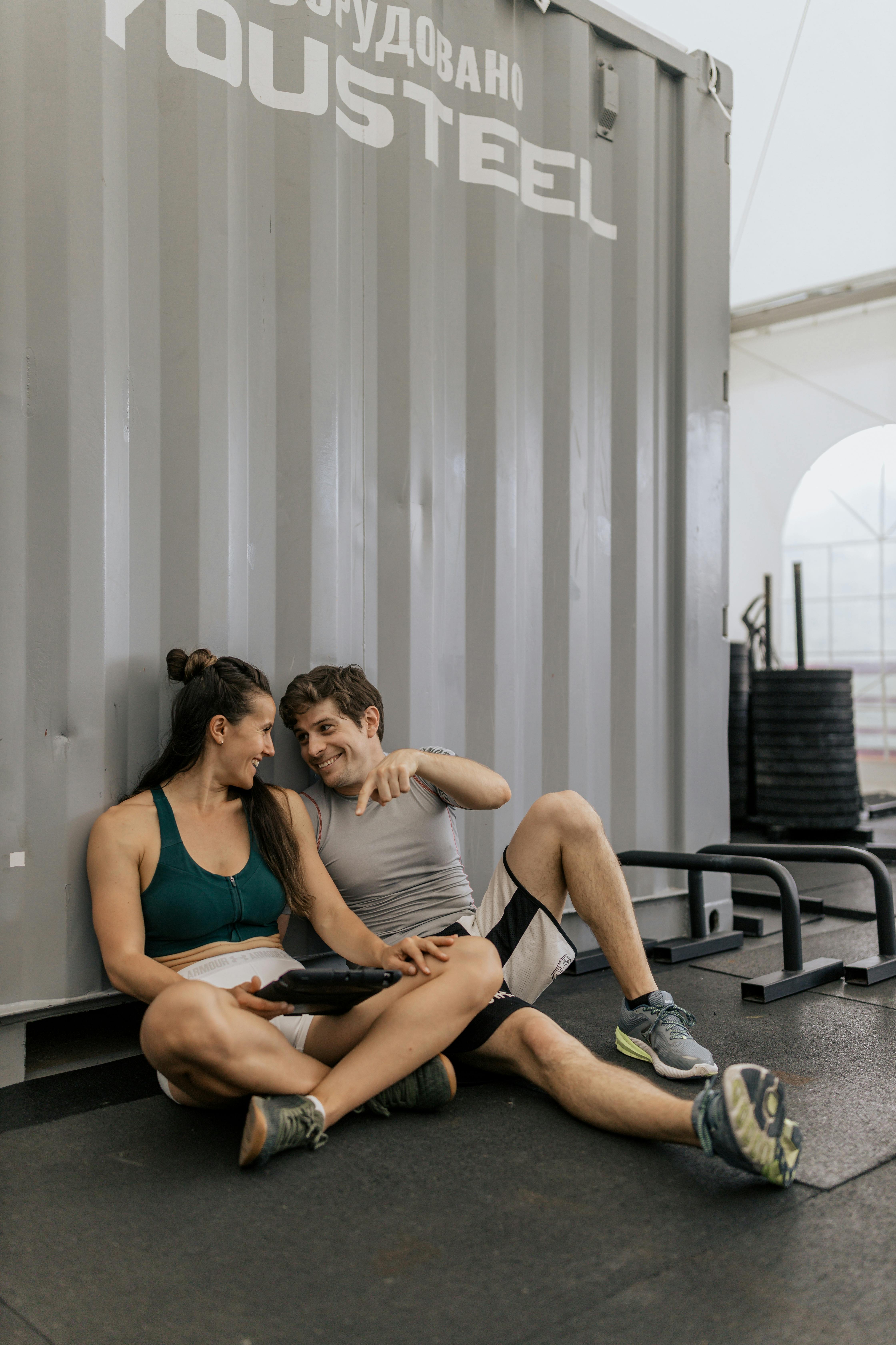 A man and woman at the gym together | Source: Pexels