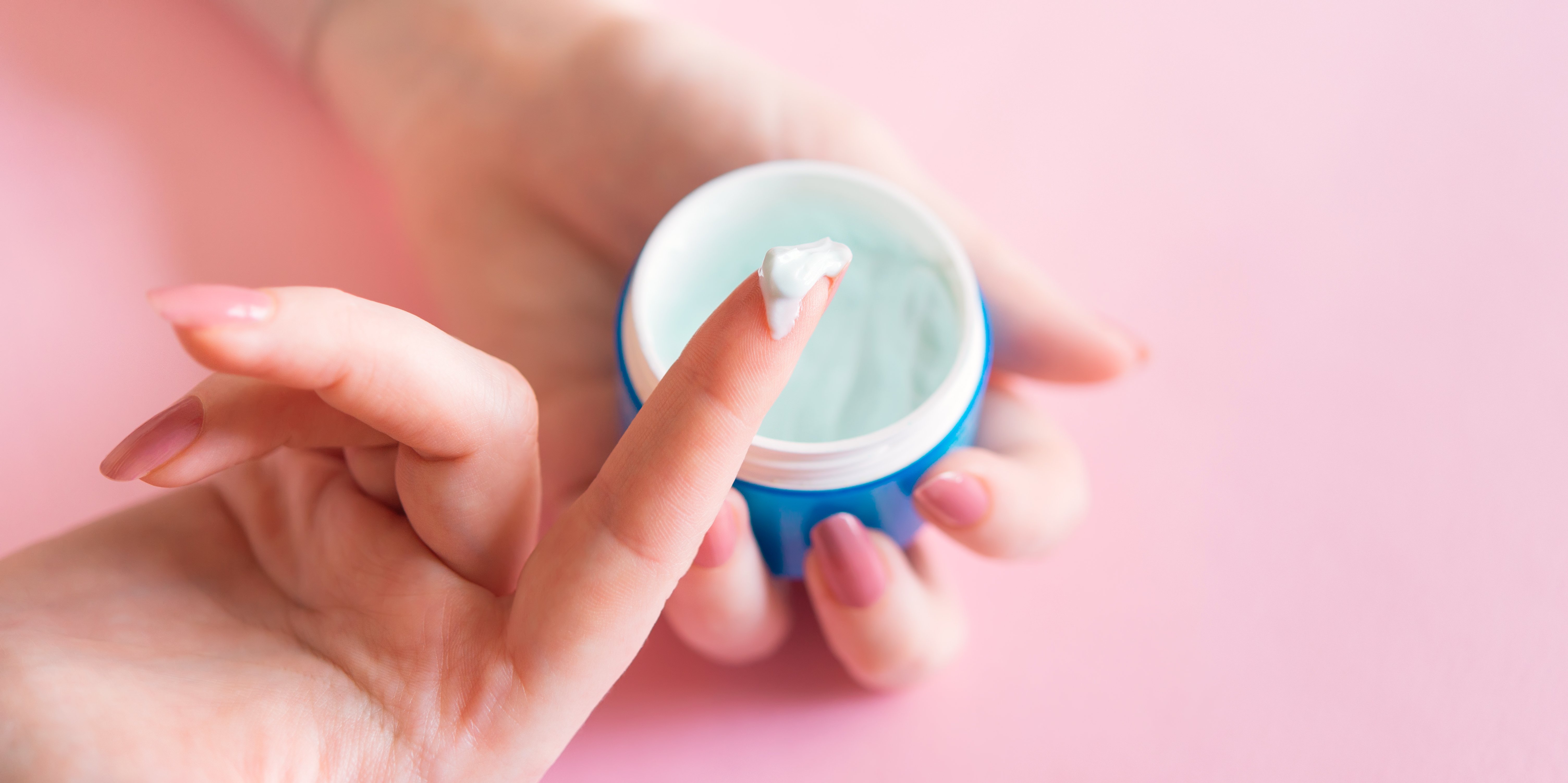 A photo showing the thickness of a cream | Source: Shutterstock