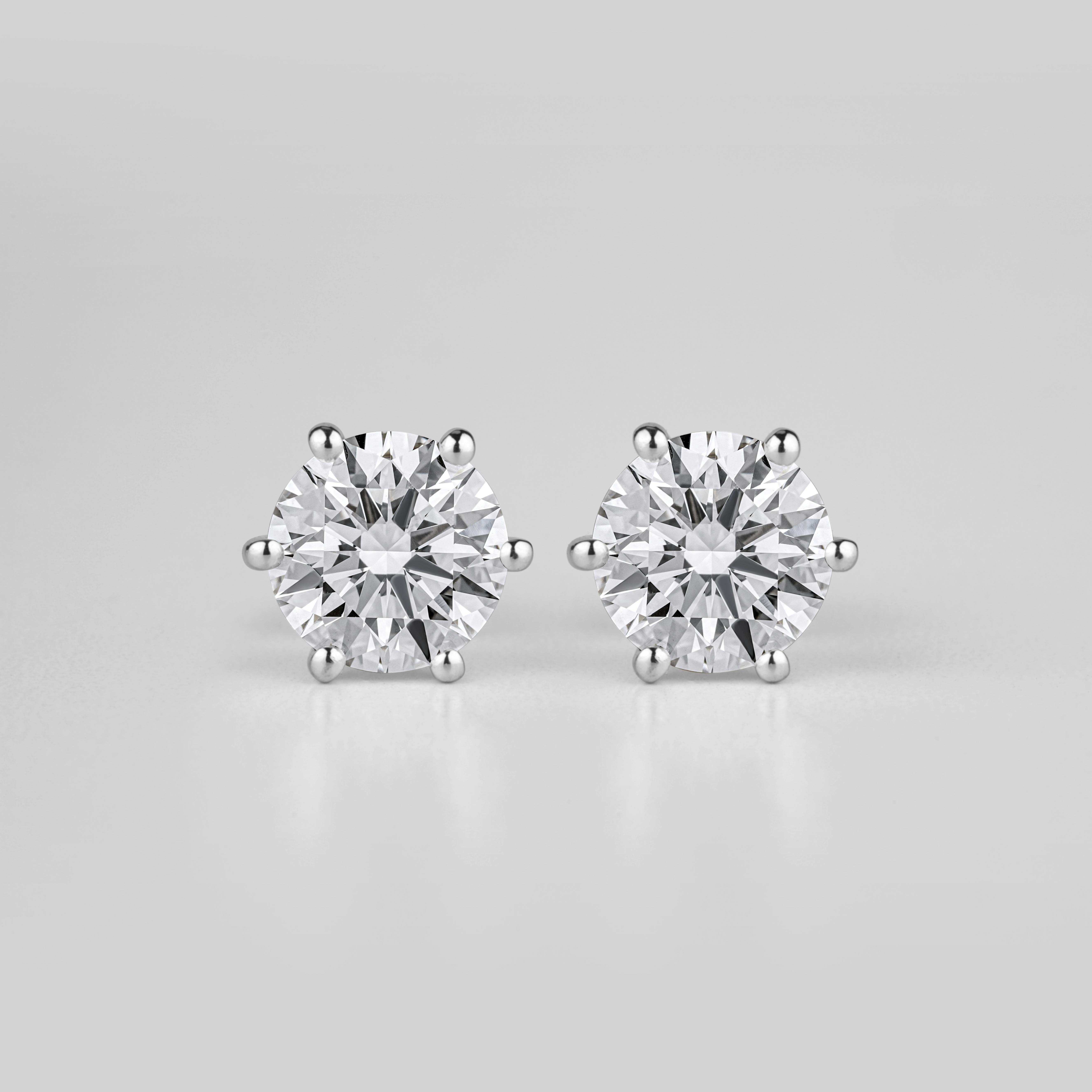 Diamond stud earrings | Source: Pexels