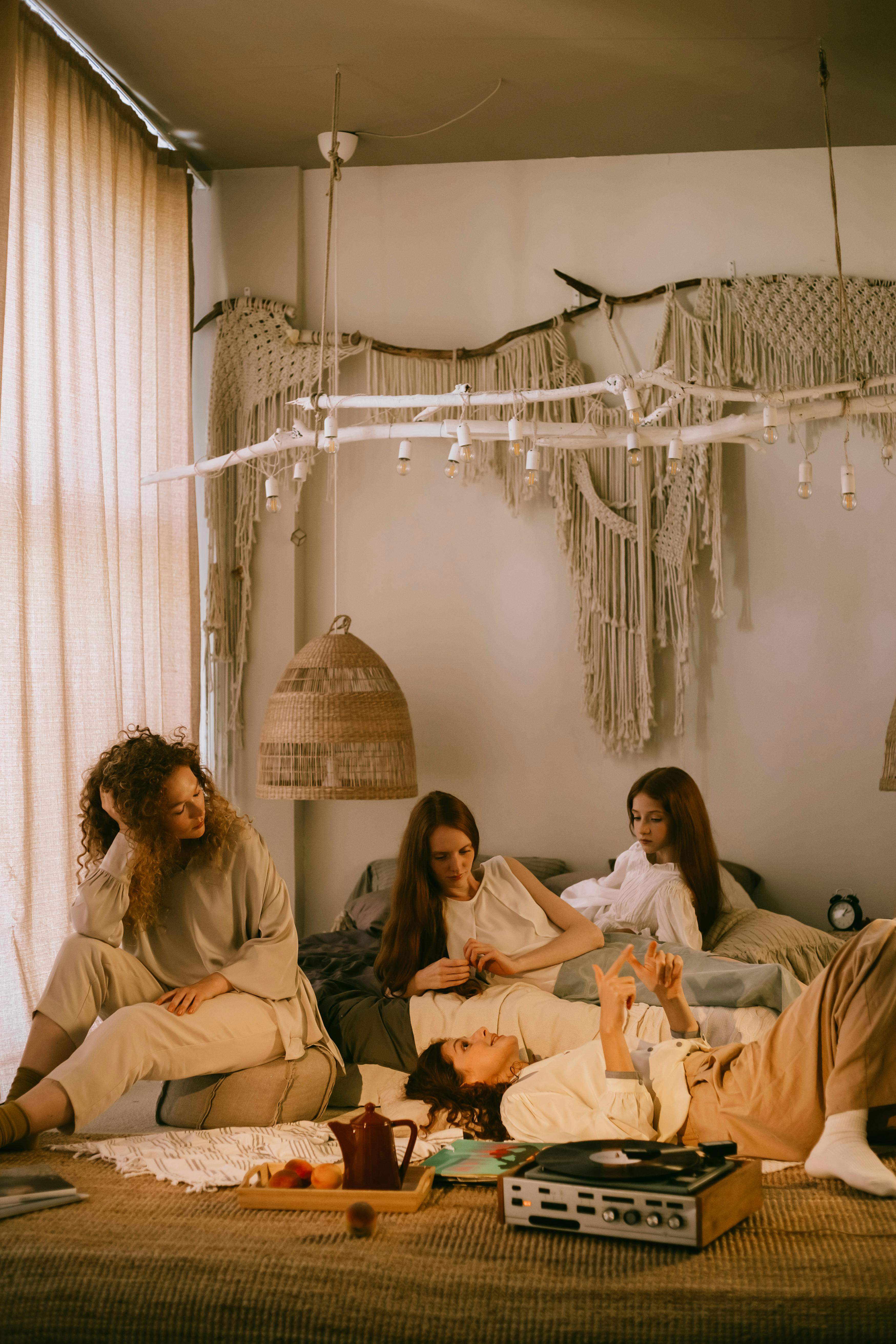 Friends spending quality time together | Source: Pexels