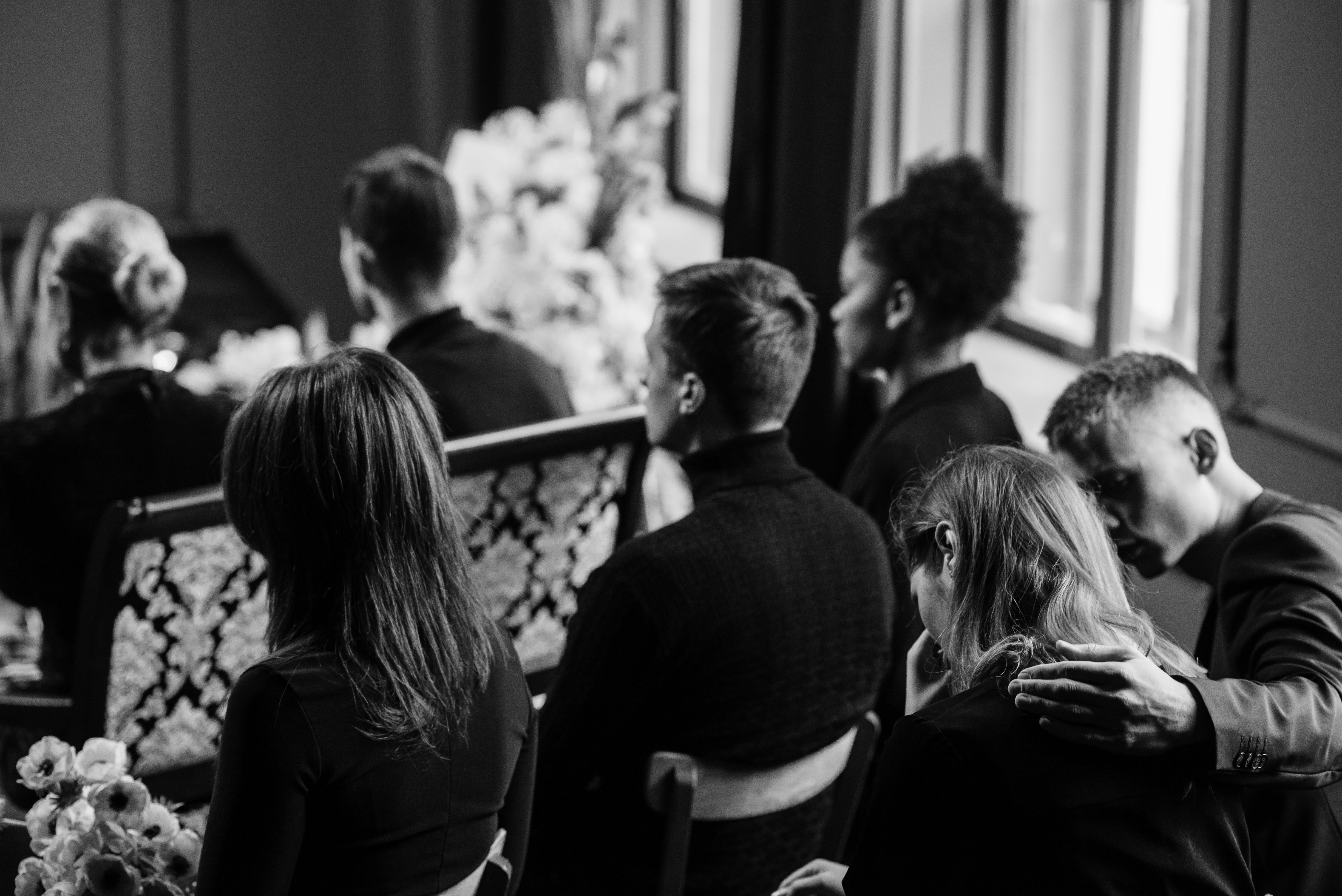 Mourners during a funeral | Source: Pexels