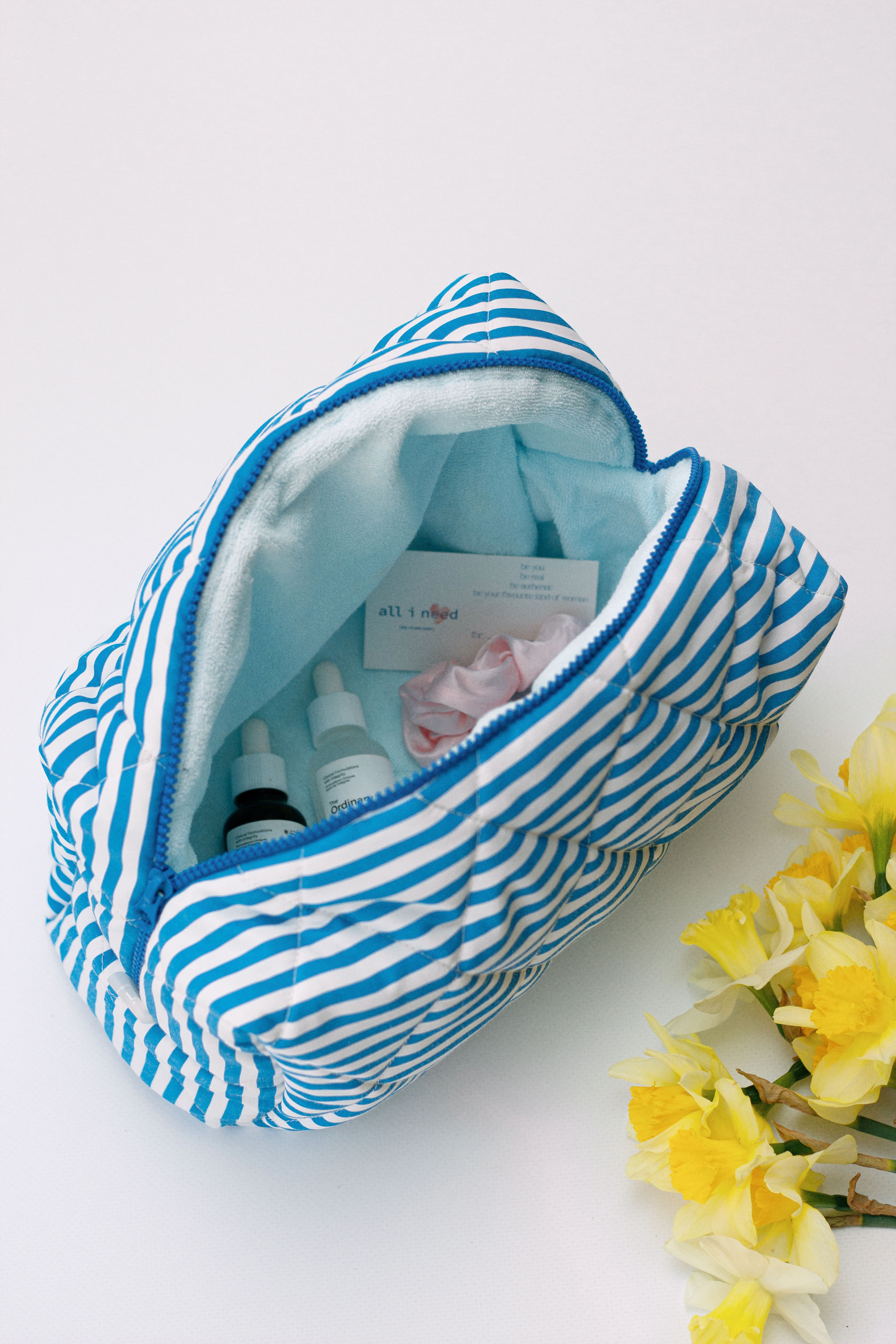 A spacious toiletry bag | Source: Pexels
