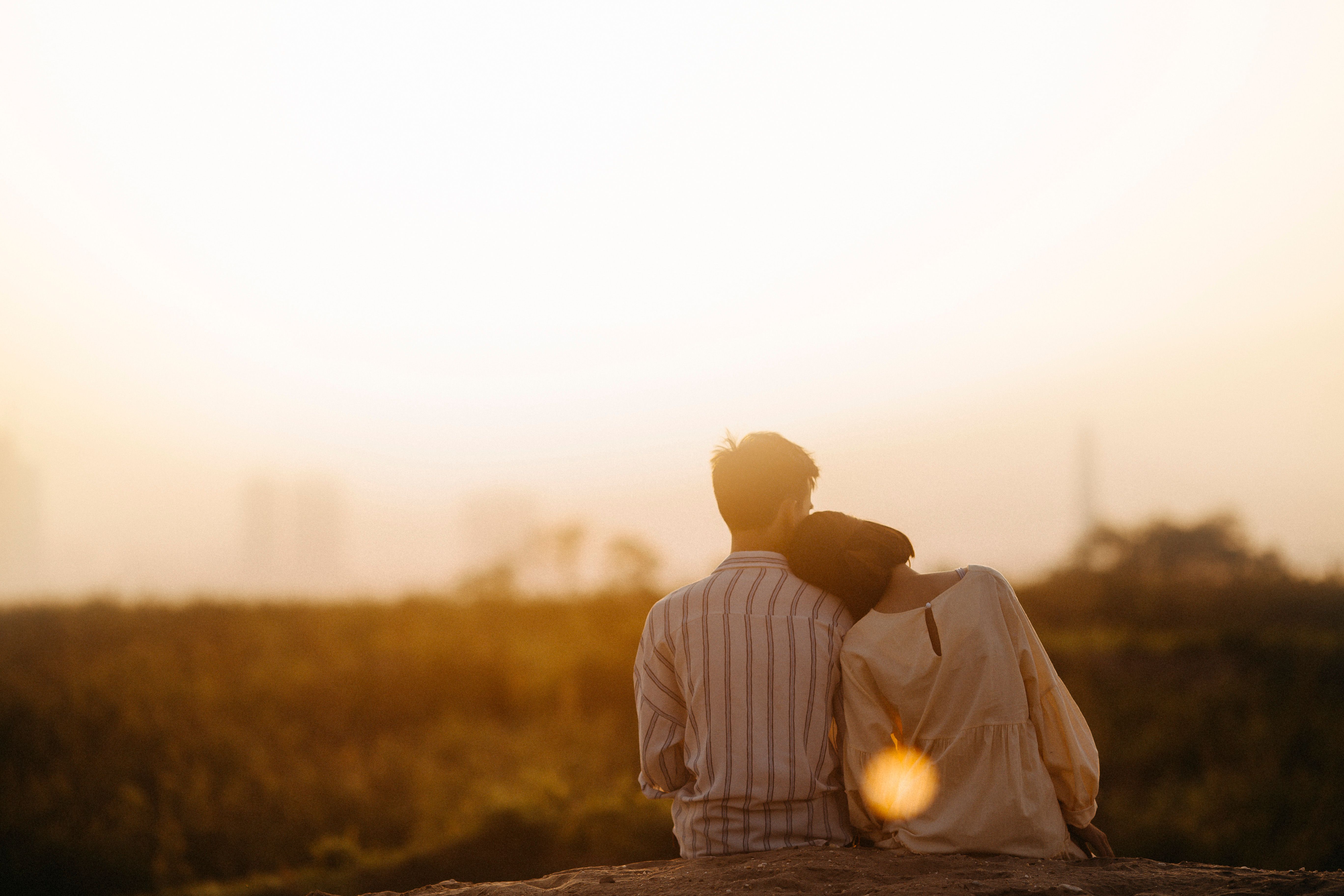 A couple enjoying a sunset | Source: Pexels