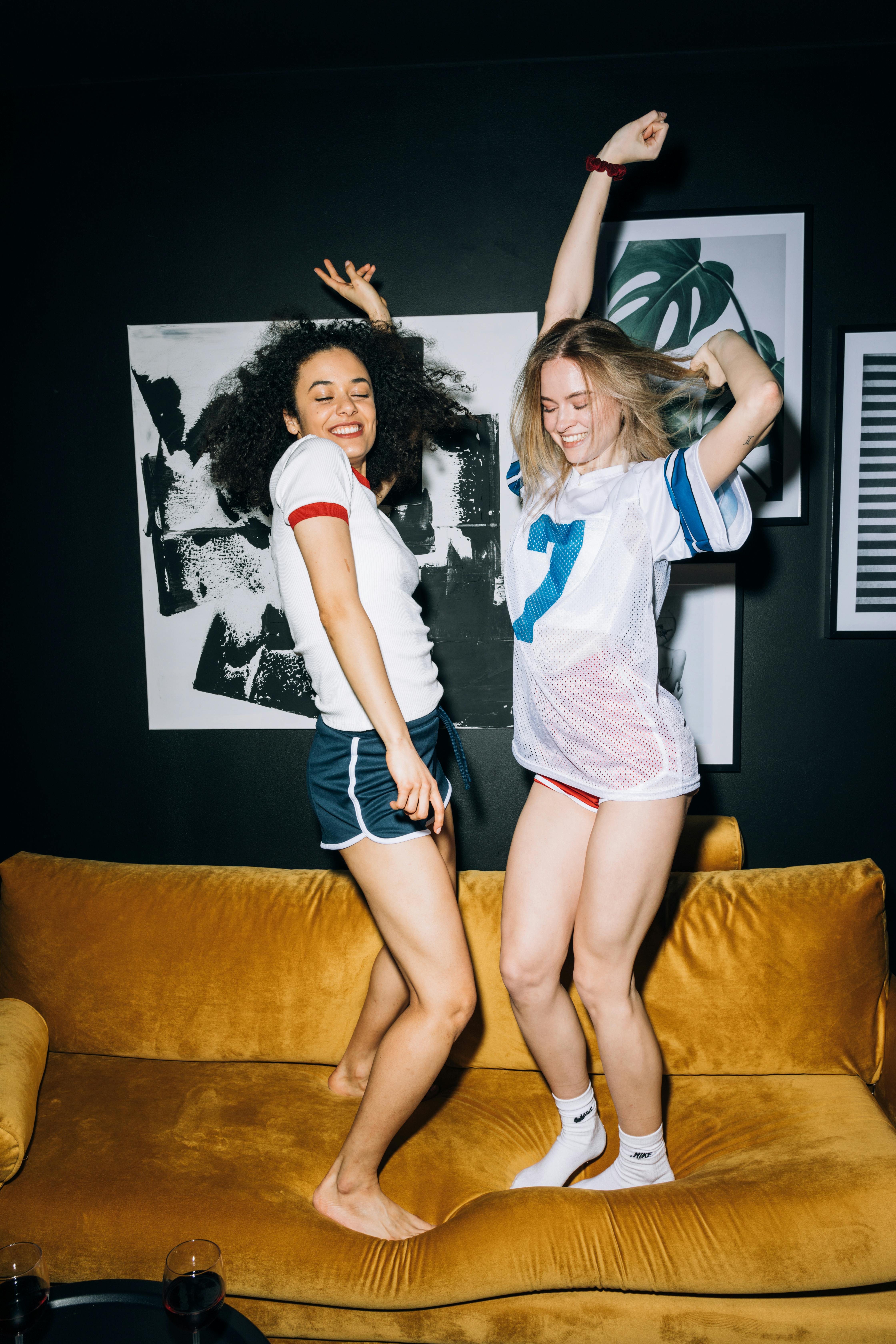 Two friends dancing on a couch | Source: Pexels