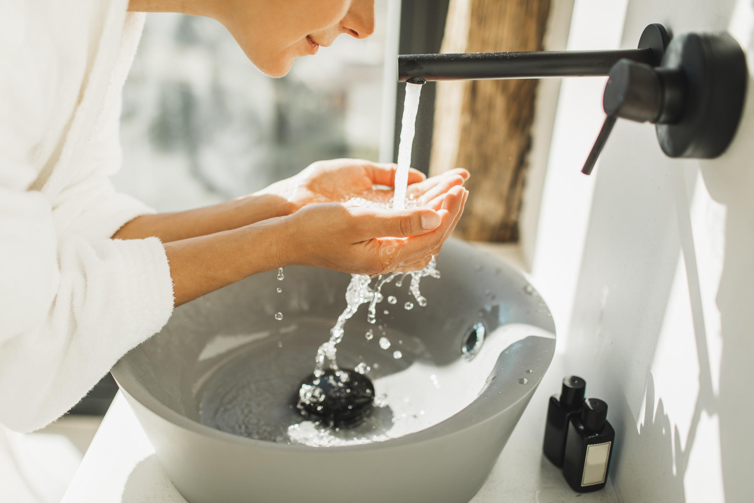 A woman washing her face | Source: Getty Images
