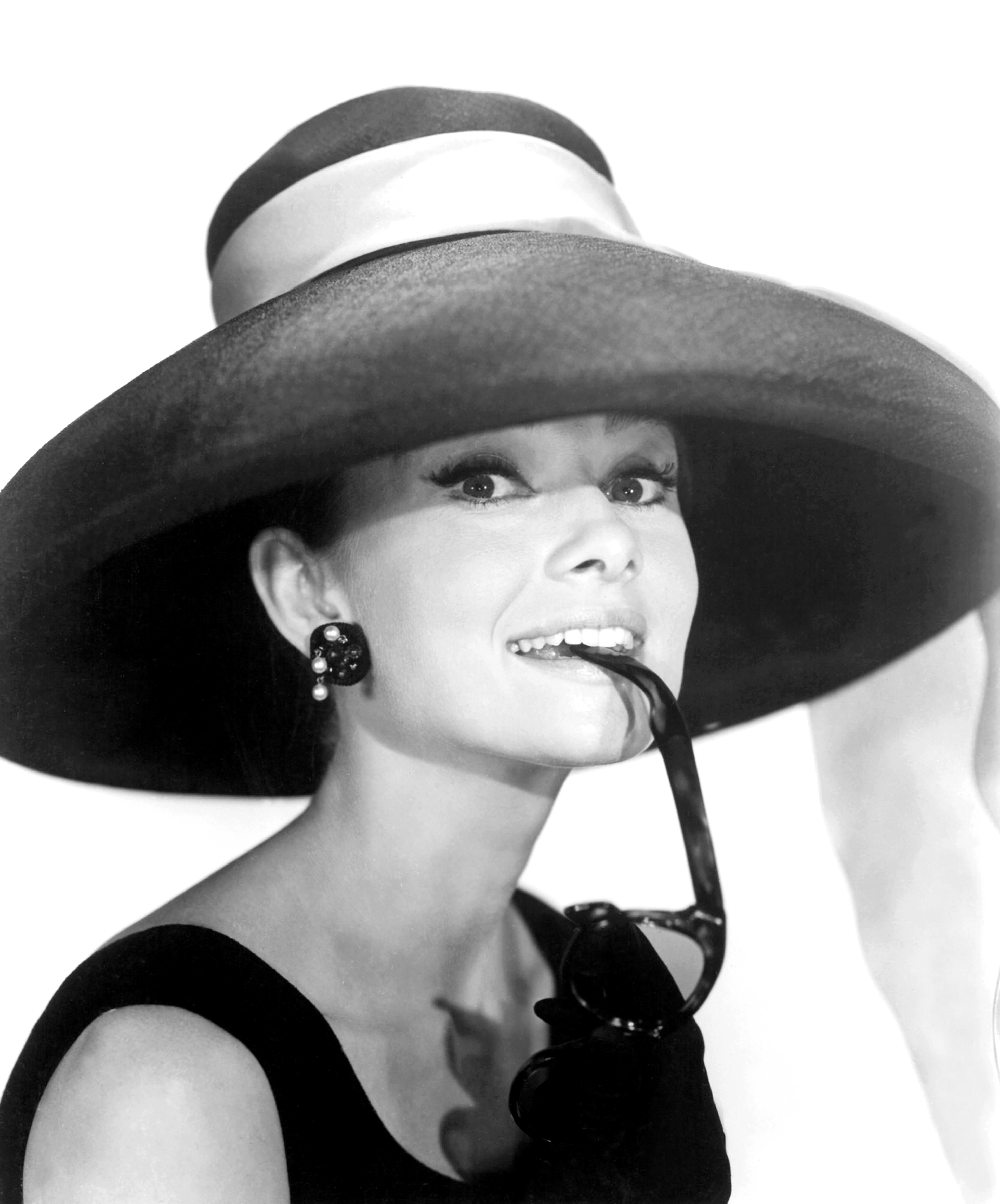 Audrey Hepburn on the set of "Breakfast at Tiffany's" on January 1, 1961 | Source: Getty Images