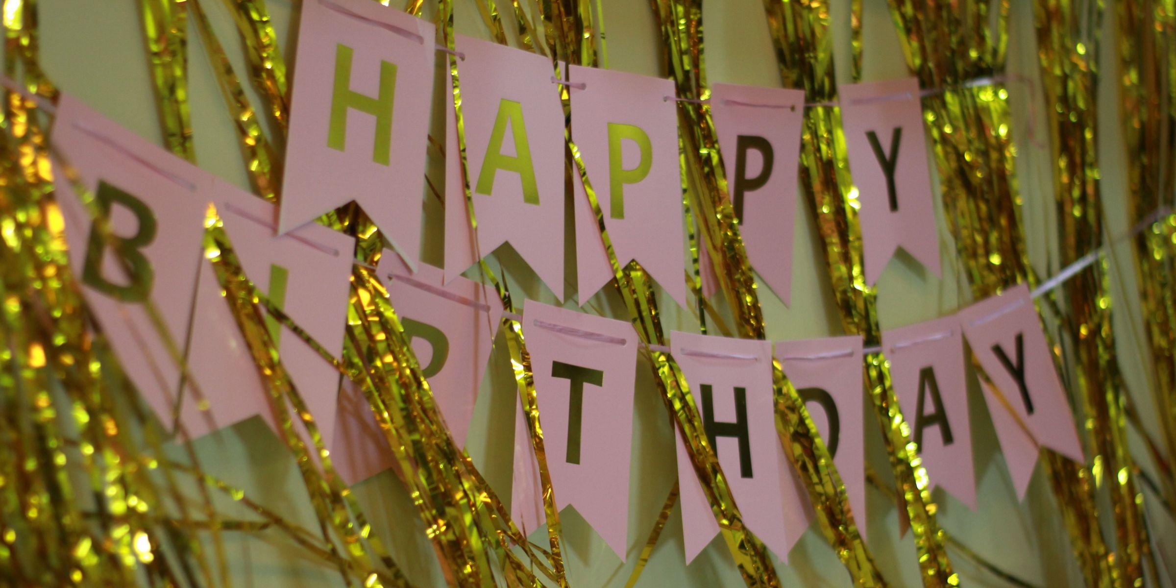 Gold and pink birthday celebration decorations | Source: Pexels