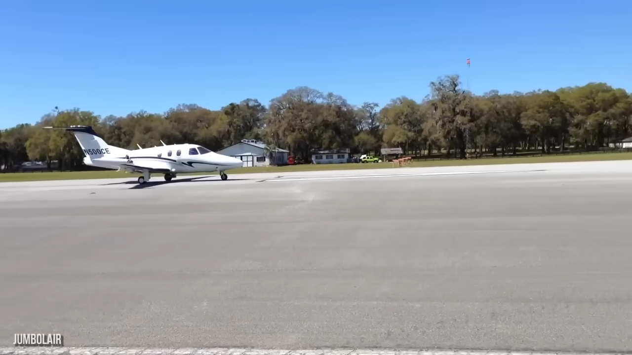 A small aircraft travels along the runway at Jumbolair, the Florida fly-in community where Travolta established his family home. | Source: YouTube/@Therichest