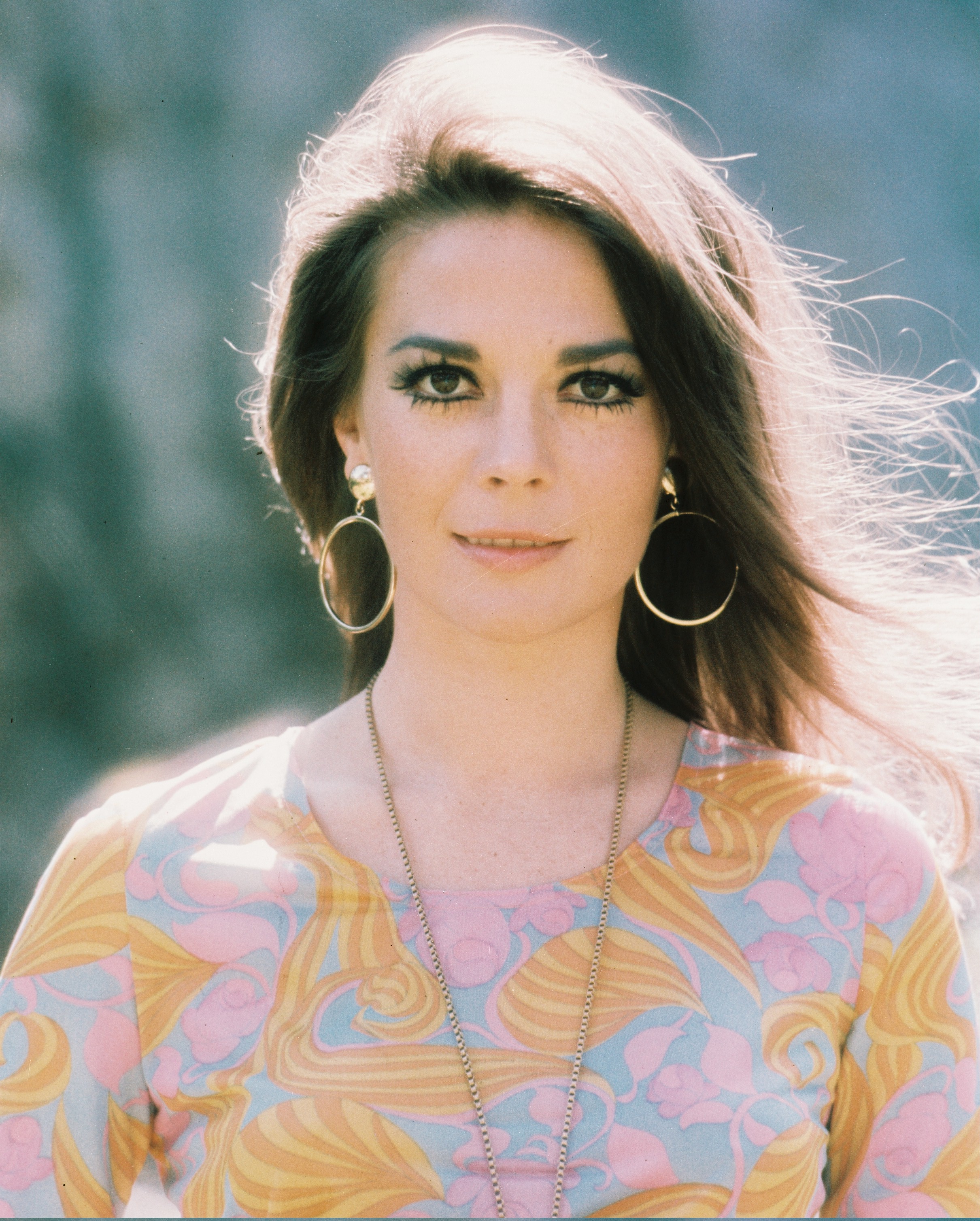 Natalie Wood, circa 1975. Her enduring Hollywood legacy remains closely tied to daughter Natasha Gregson Wagner and the family she left behind. | Source: Getty Images