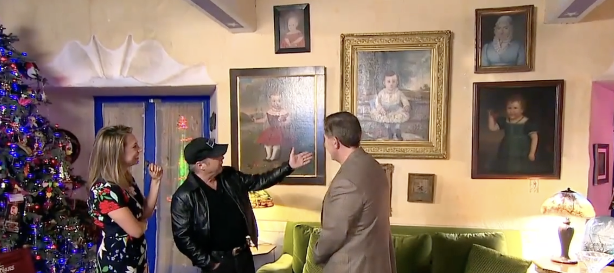 Fisher's unusual collection included vintage portraits of children with distinctive expressions, reflecting her unconventional taste in art. | Source: YouTube/Good Morning America.
