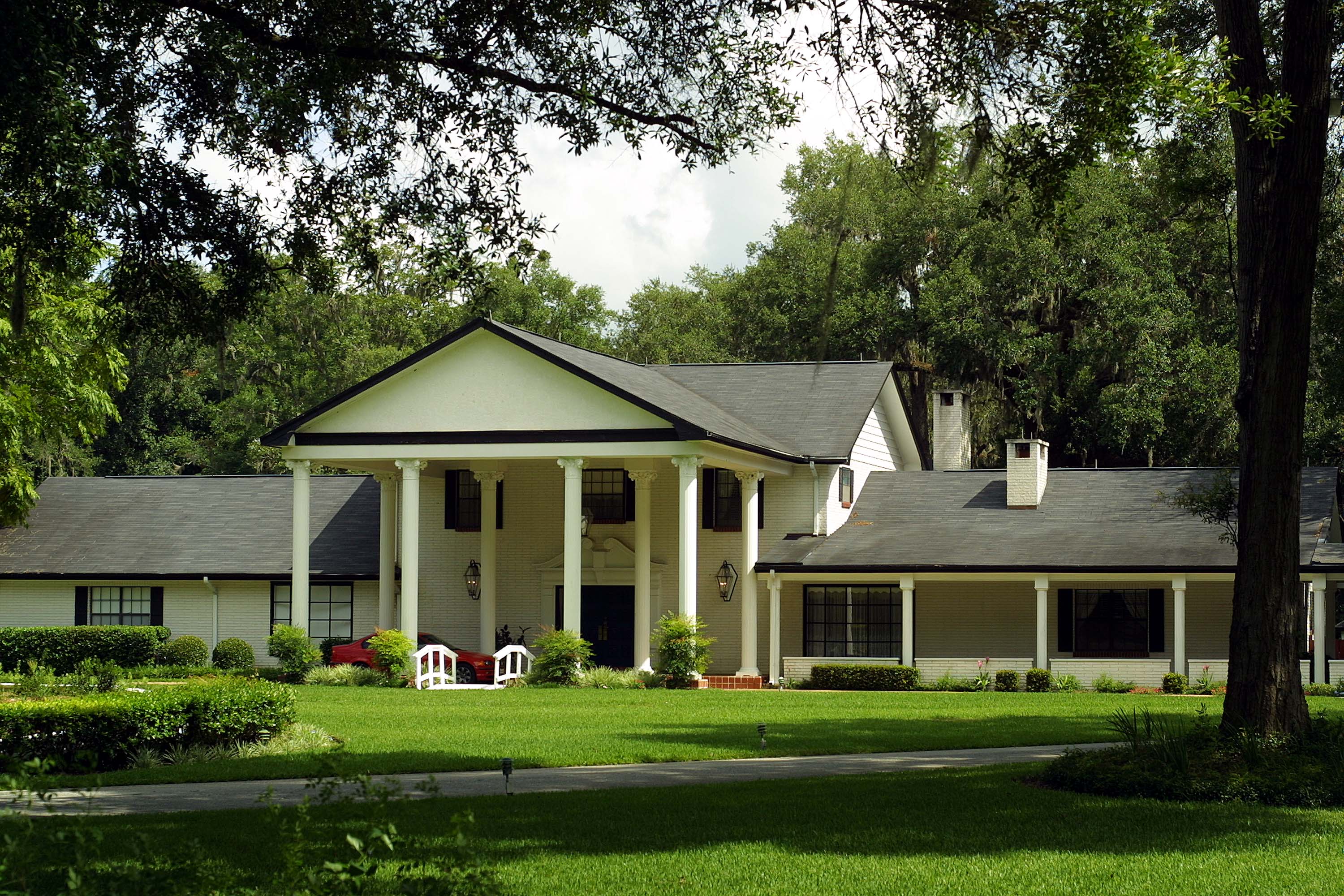 The bed and breakfast at Jumbolair Aviation Estates pictured on July 6, 2003 in Ocala, Florida┃Source: Getty Images