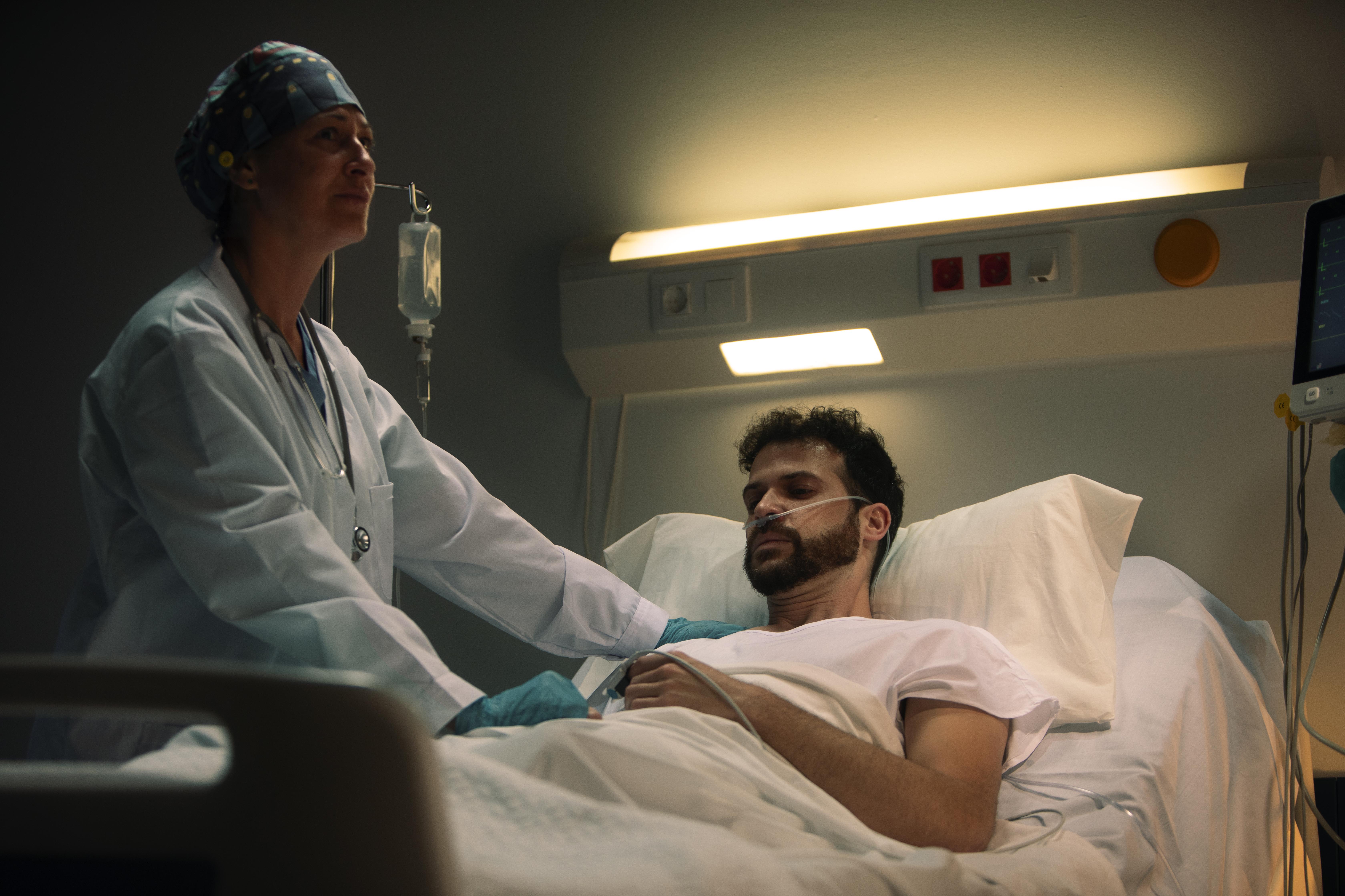 A doctor checking a patient | Source: Pexels
