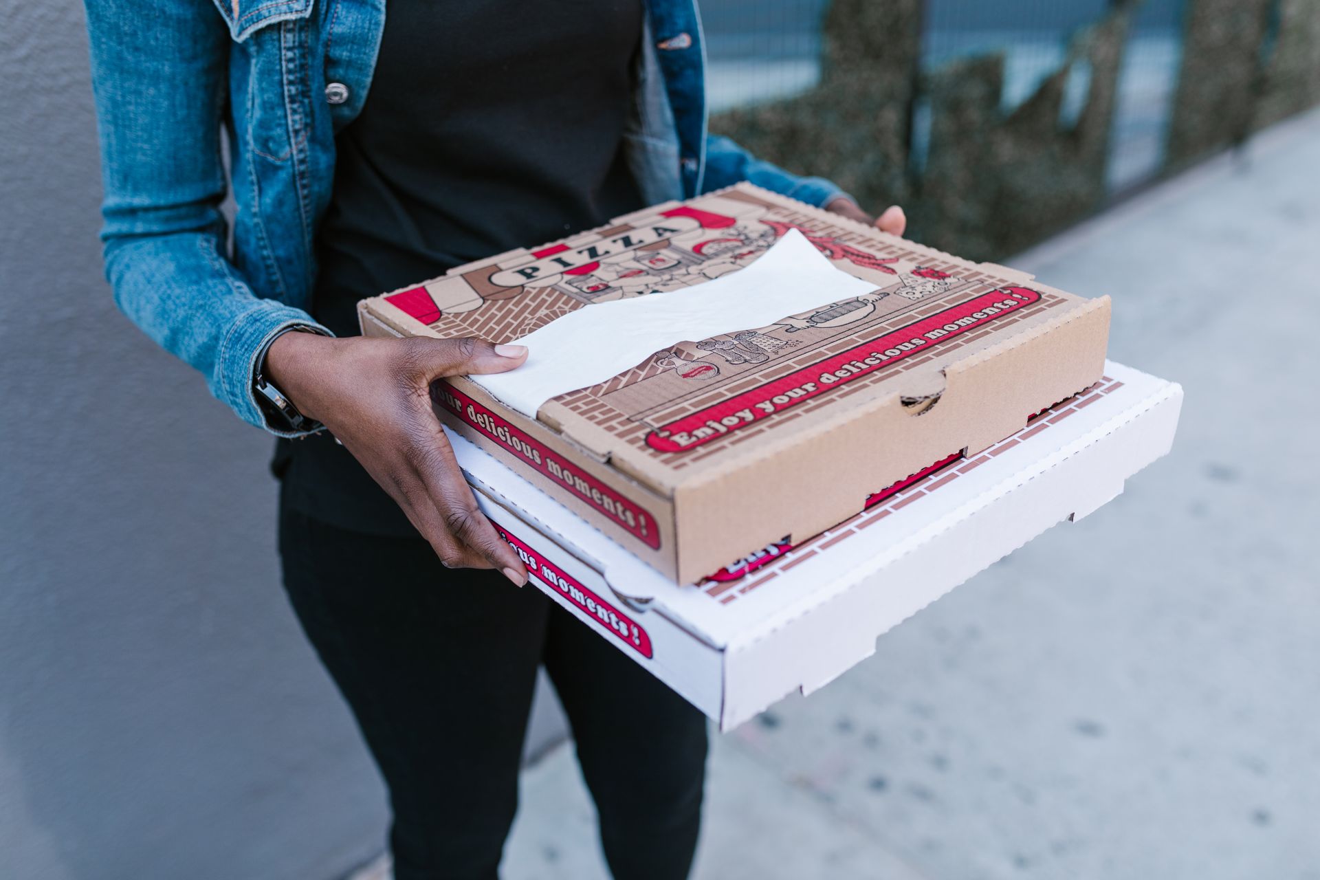 A woman holding boxes of pizza | Source: Pexels