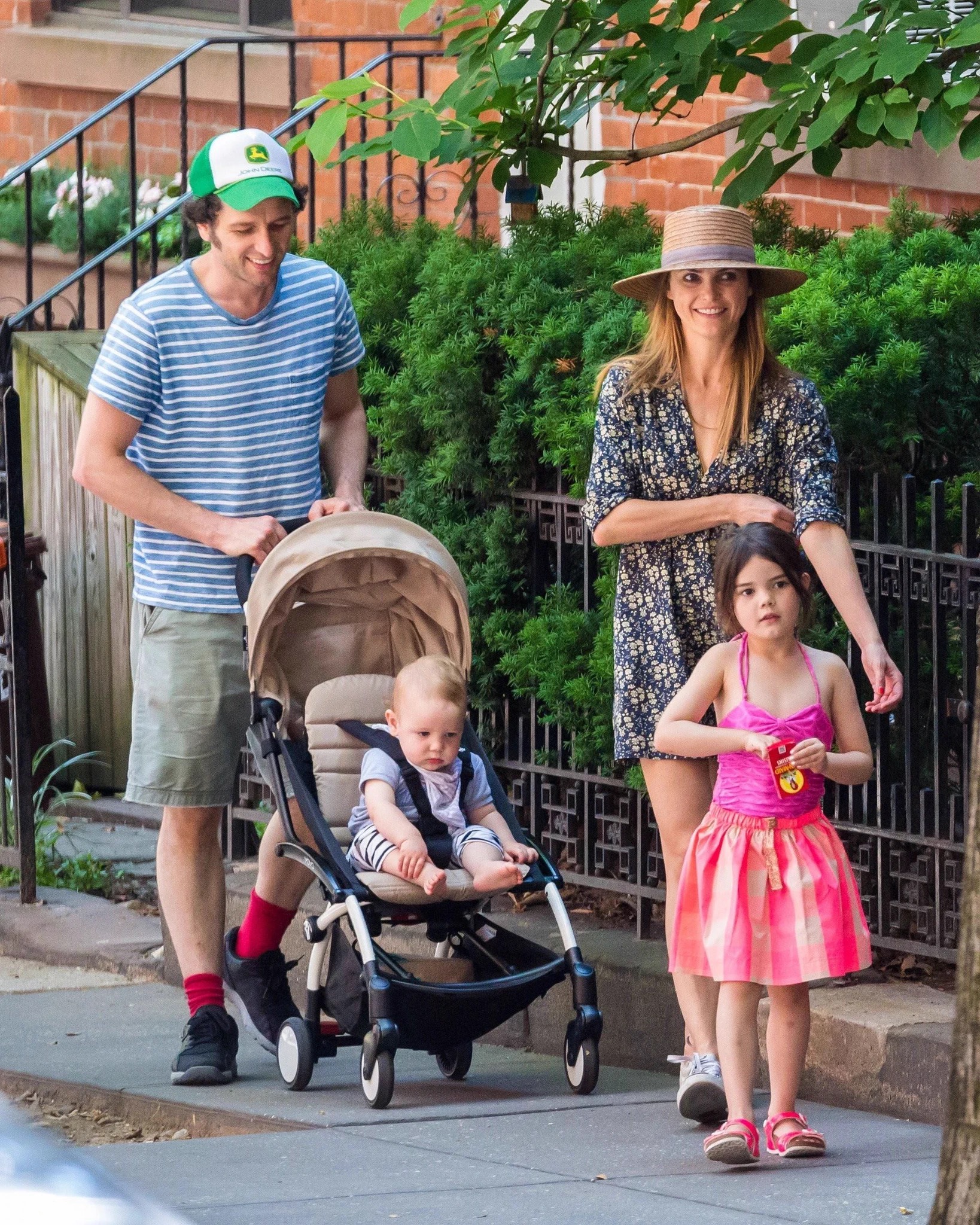 This family outing captures the years when strollers, neighborhood walks, and everyday routines filled the picture, long before the daughter began appearing beside her mother at major fashion events. | Source: Getty Images