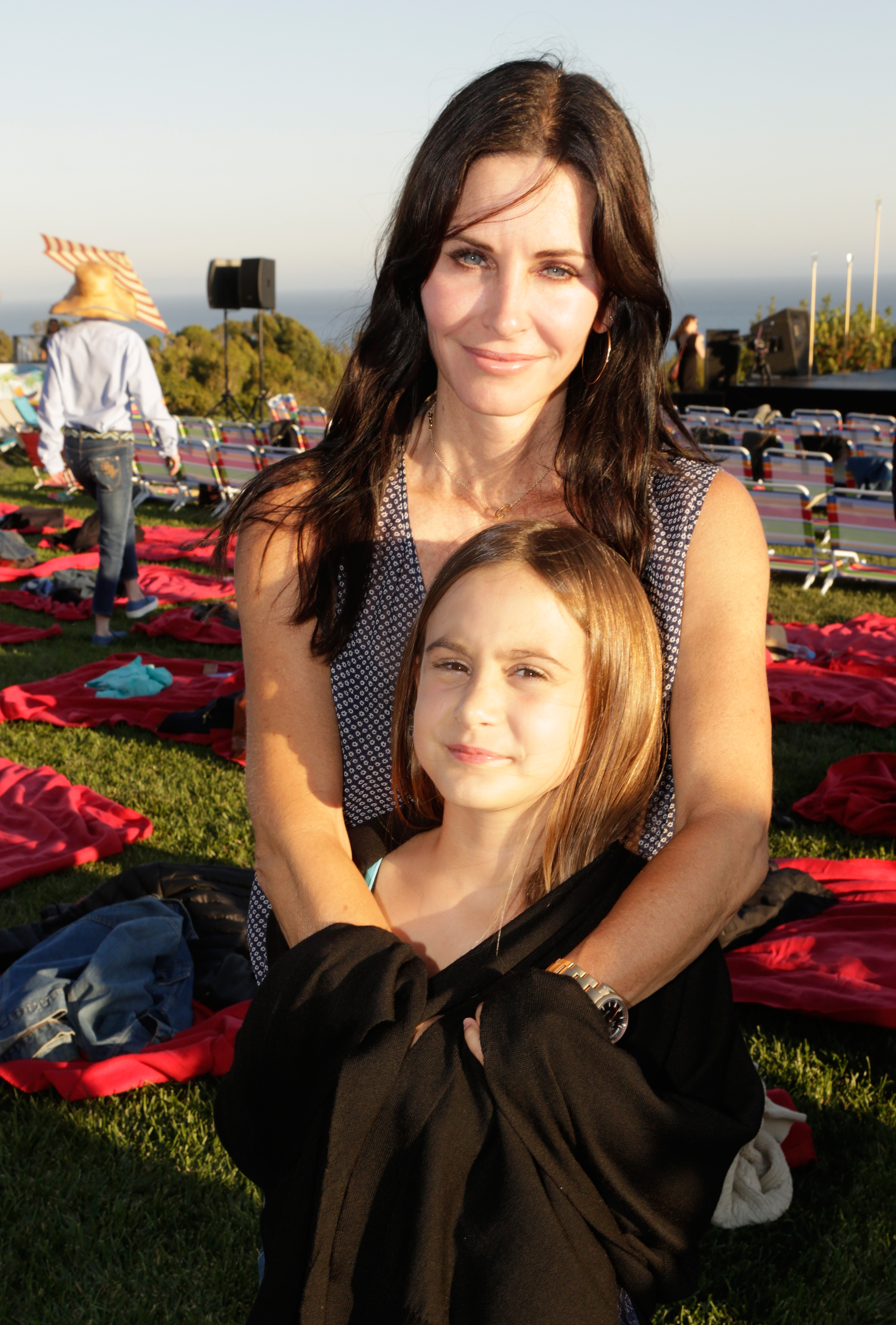 Courteney Cox with her daughter, Coco, at the Eddie Vedder and Zach Galifianakis Rock Malibu Fundraiser for EBMRF and Heal EB on September 15, 2013, in California. | Source: Getty Images