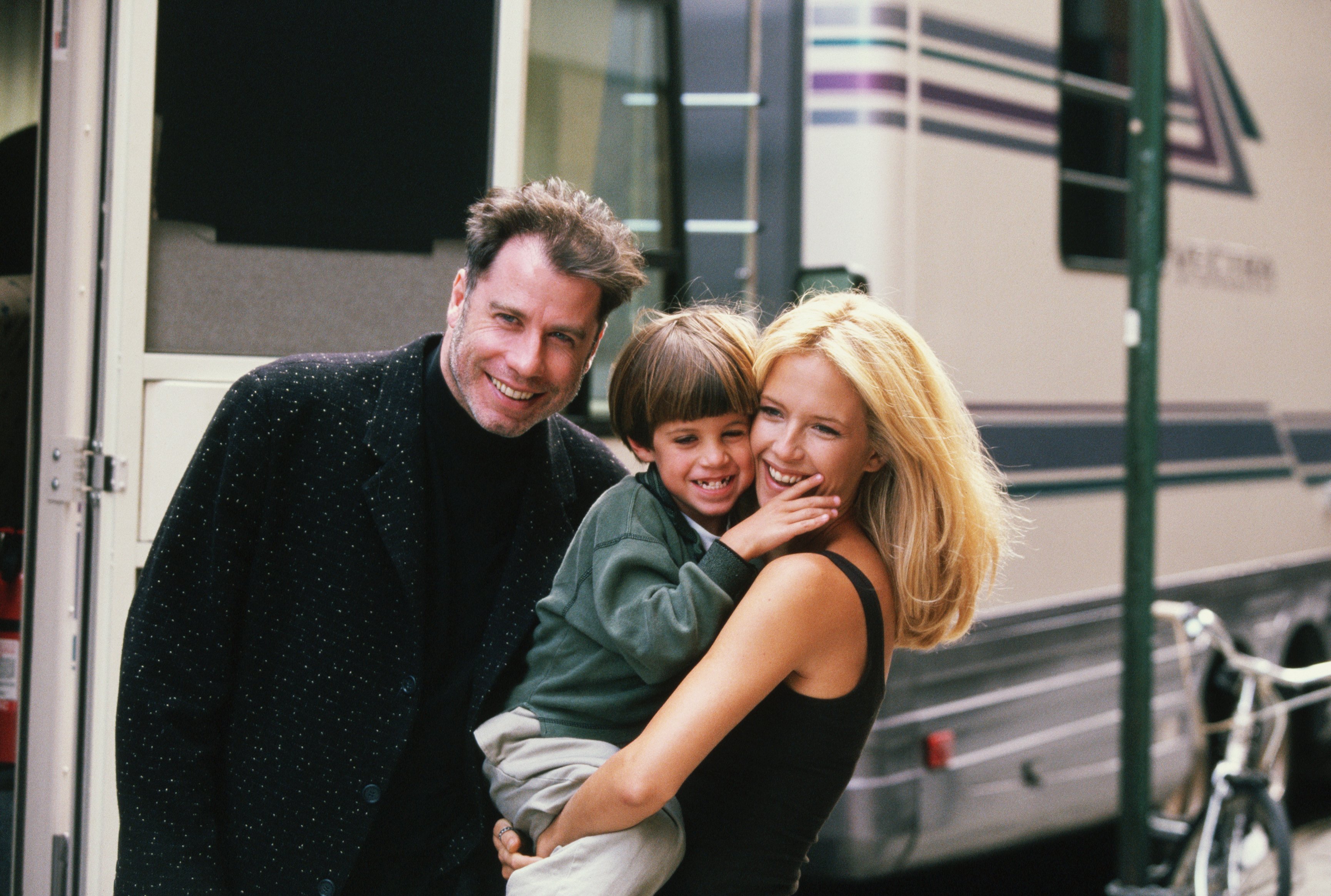 Kelly Preston pictured with her husband John Travolta and son Jett on location filming the movie "Addicted to Love" in 1997 | Source: Getty Images