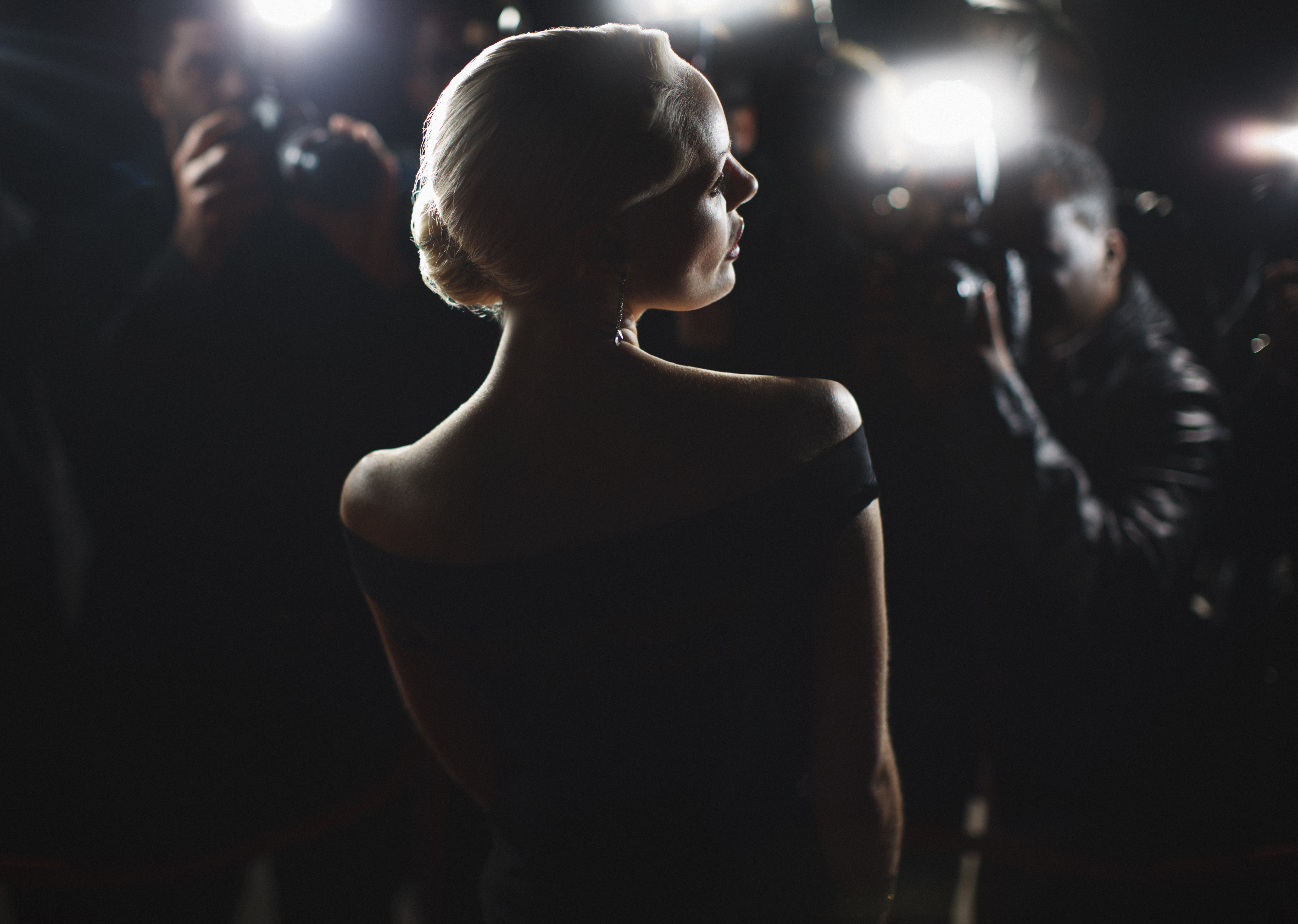 Woman surrounded by paparazzi. | Source: Getty Images