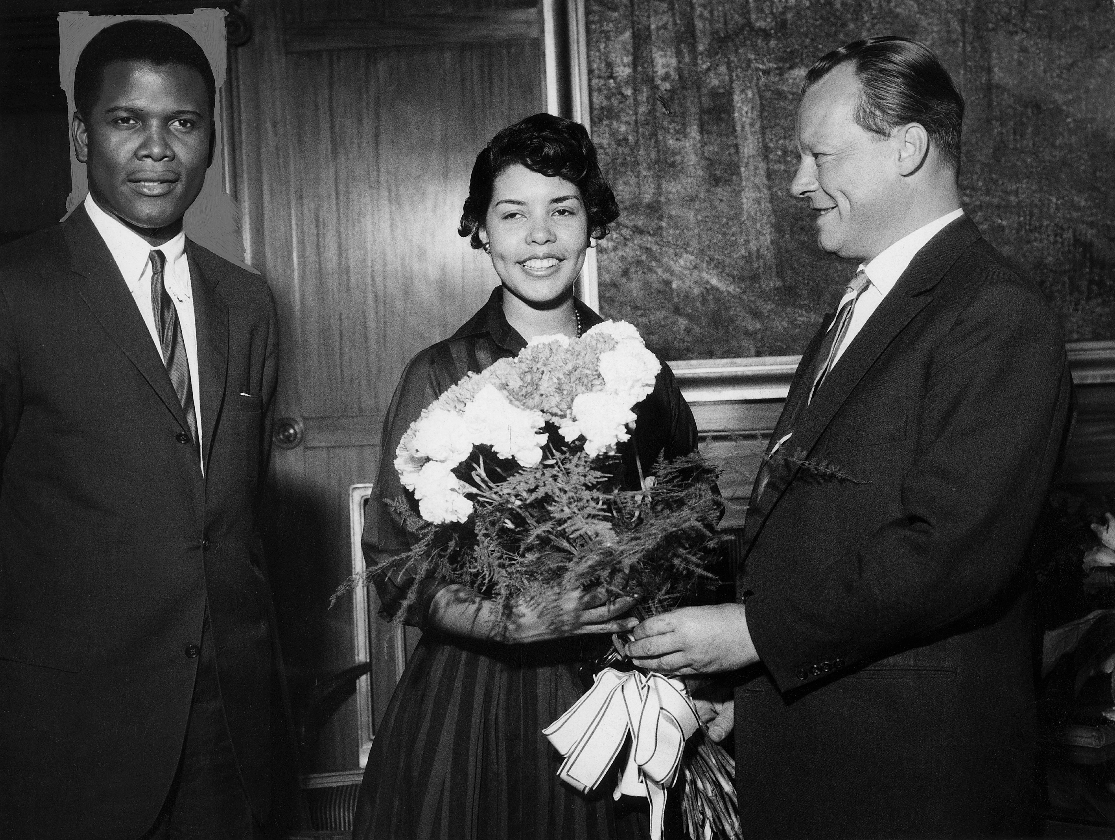 Sidney Poitier and Juanita Hardy pictured with Willy Brandt in 1960, in Berlin, Germany. | Source: Getty Images