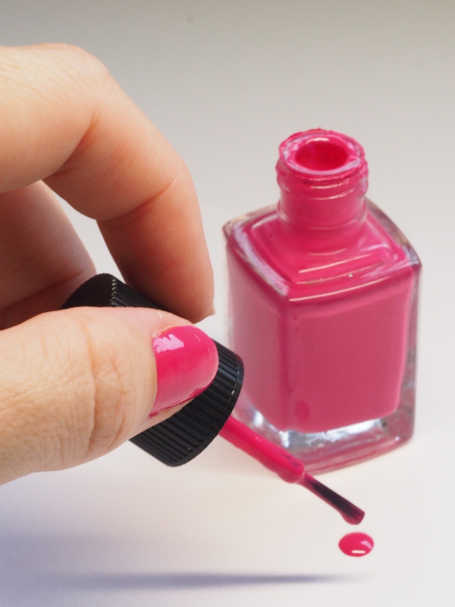 A picture of a woman holding a nail polish brush | Source: Pexels