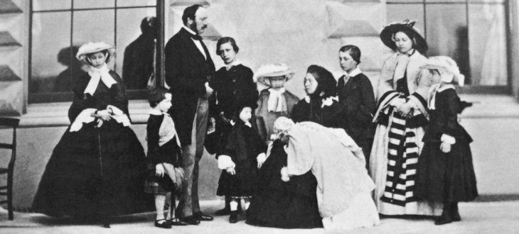  Caldesi and Montecchi (fl.1857-67), Queen Victoria Prince Albert and their nine children, marked as public domain, more details on Wikimedia Commons 