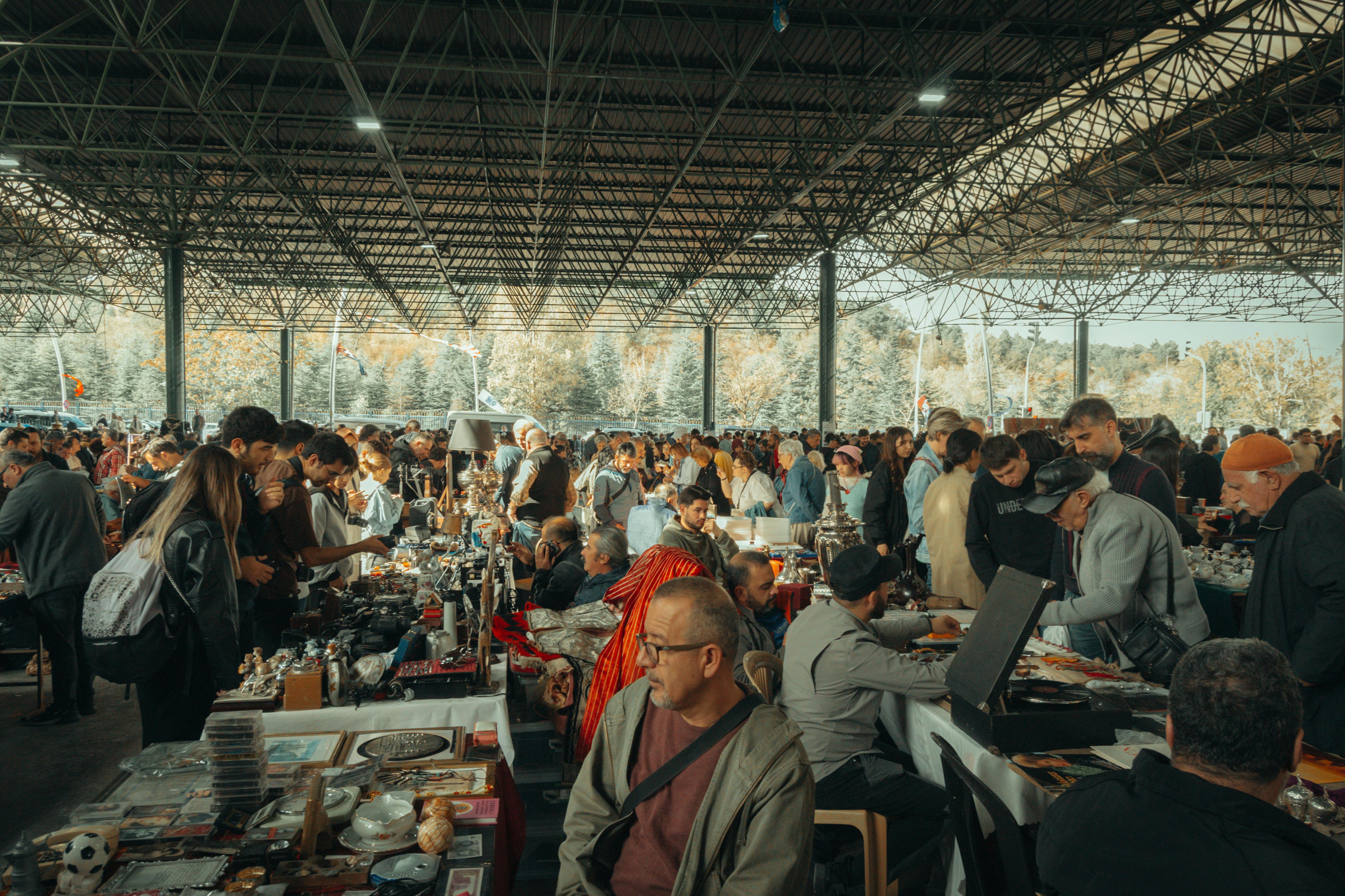 A crowded flea market | Source: Pexels