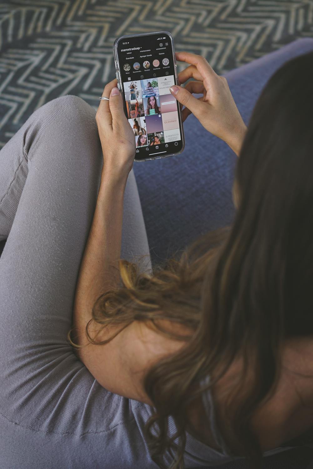 A woman on her phone | Source: Pexels