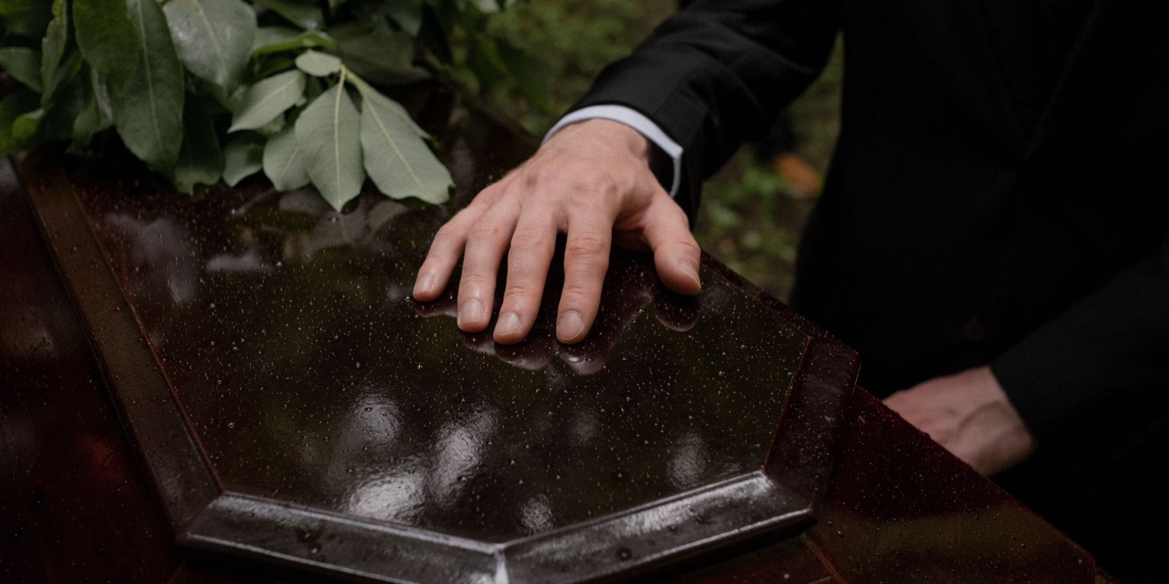 A hand on a casket | Source: Pexels