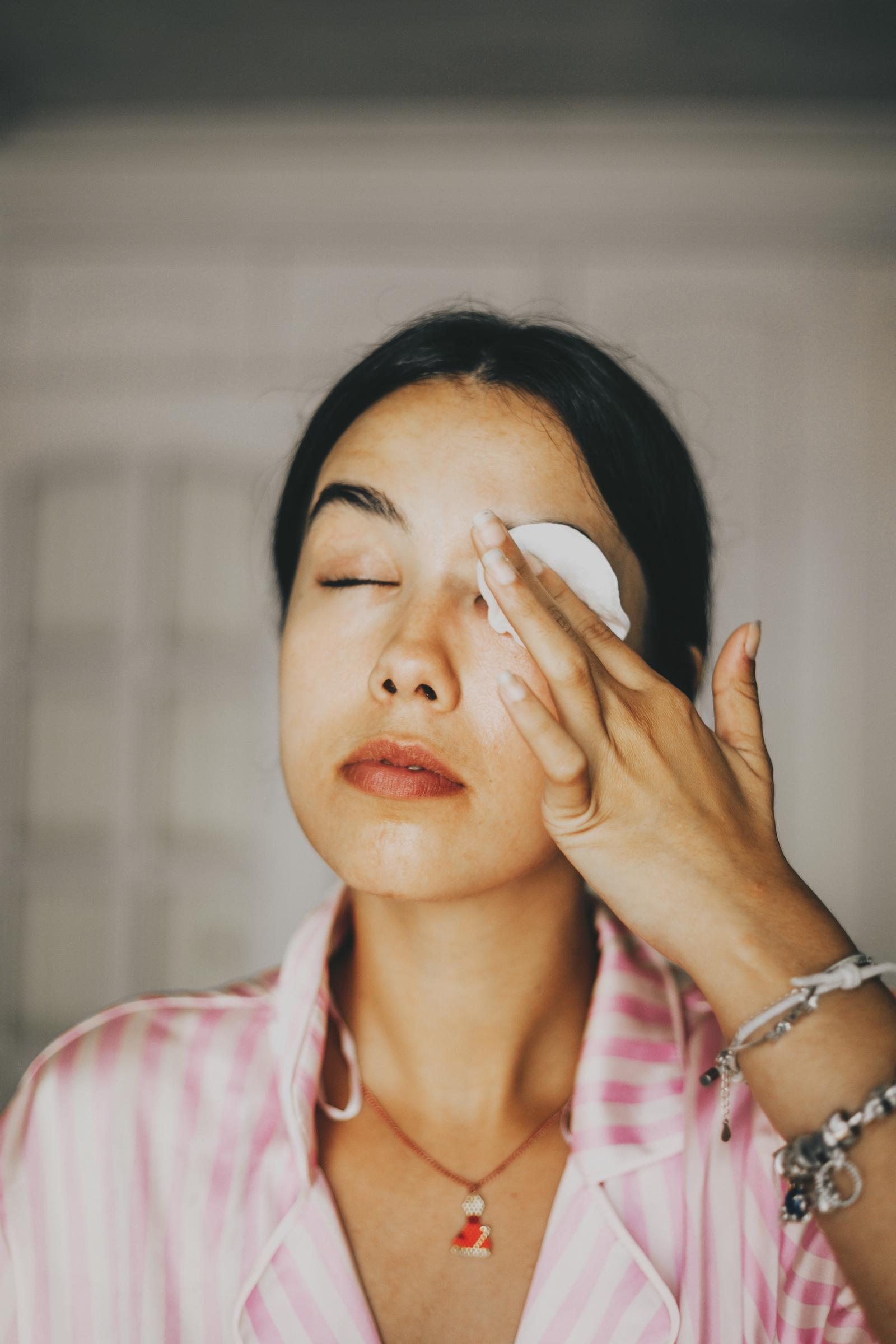 A woman removing her makeup | Source: Getty Images