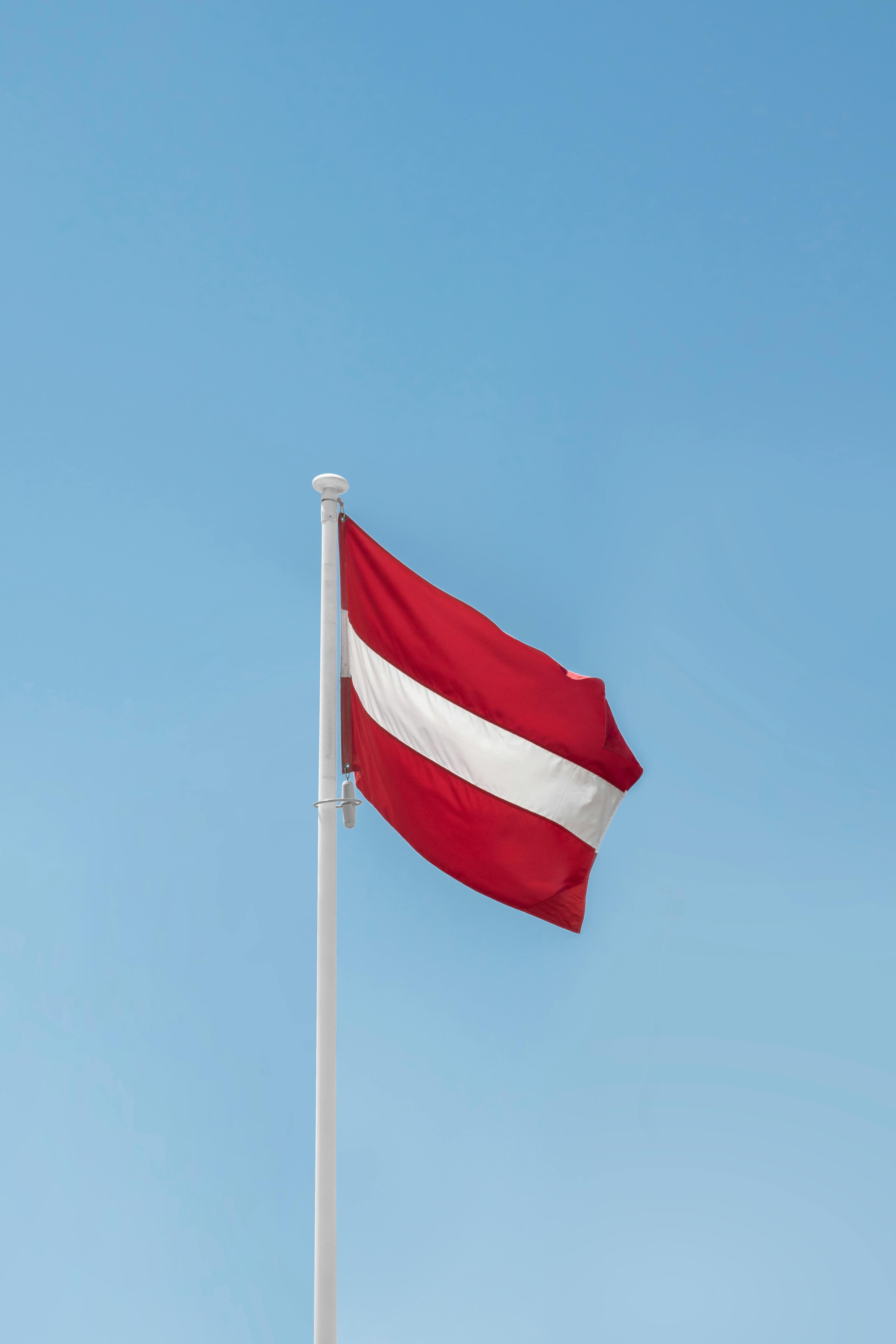 Austrian flag | Source: Pexels