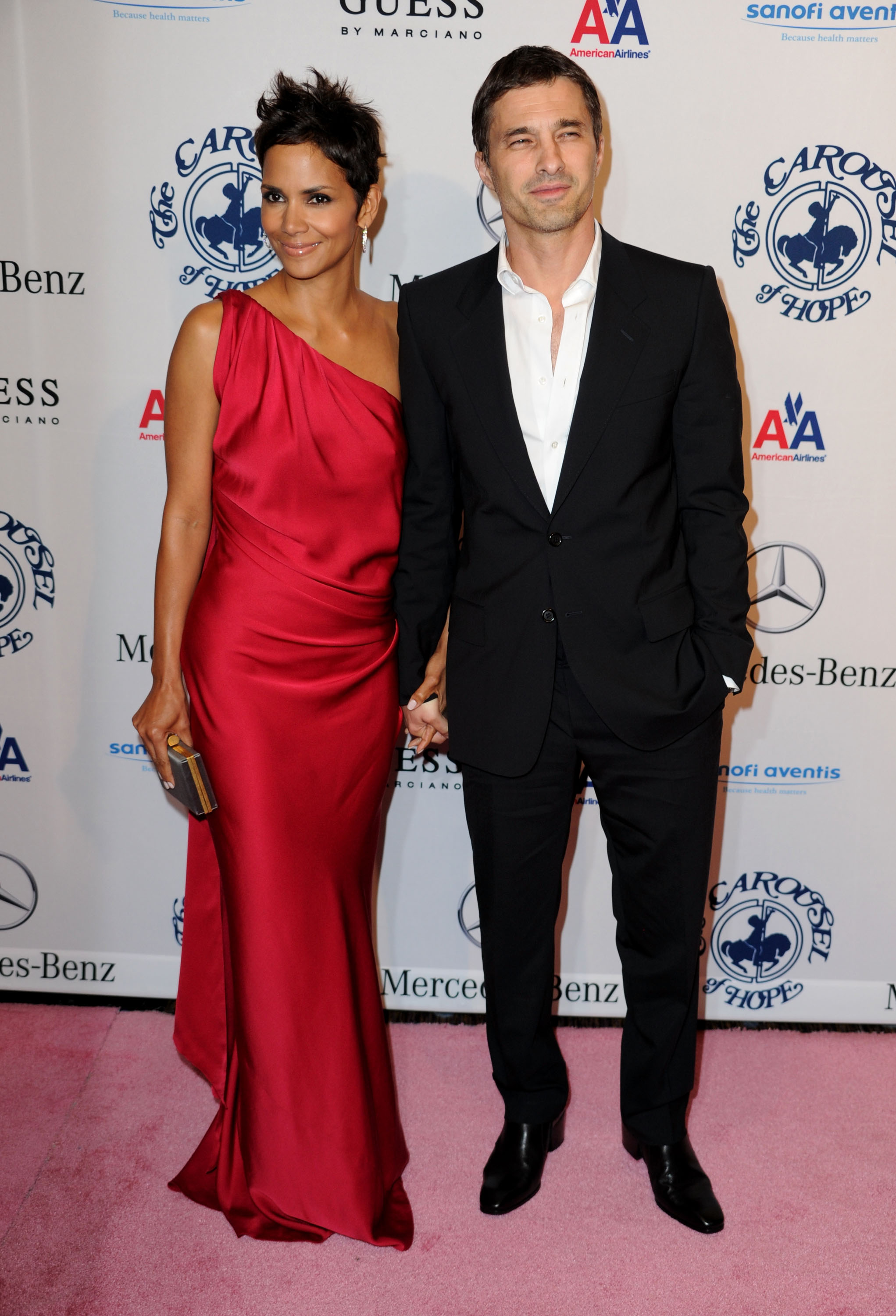 Halle appeared with French actor Olivier Martinez at the 2010 Carousel of Hope Ball, a charity event supporting children affected by diabetes. | Source: Getty Images.