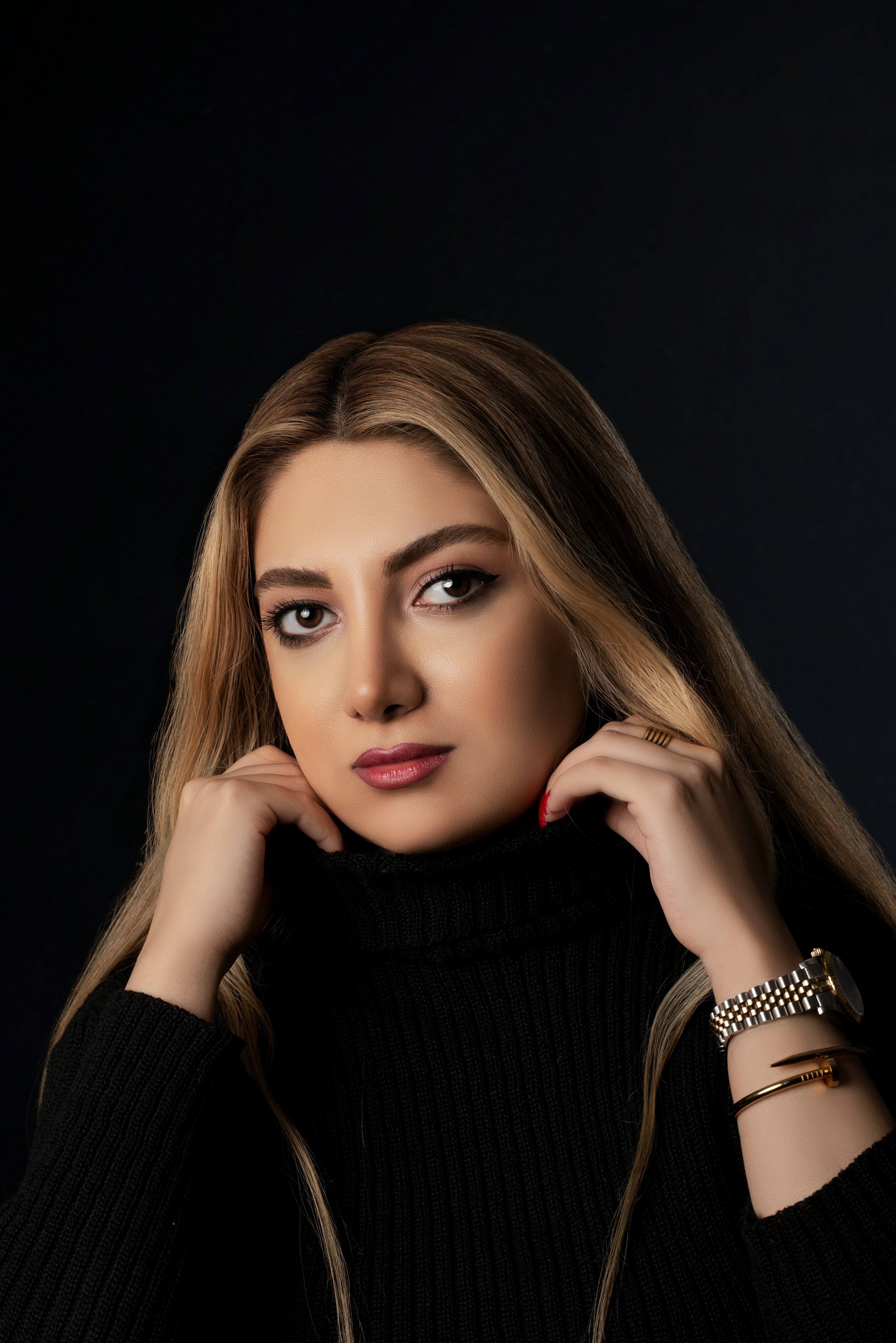 Woman posing in a black sweater | Source: Unsplash