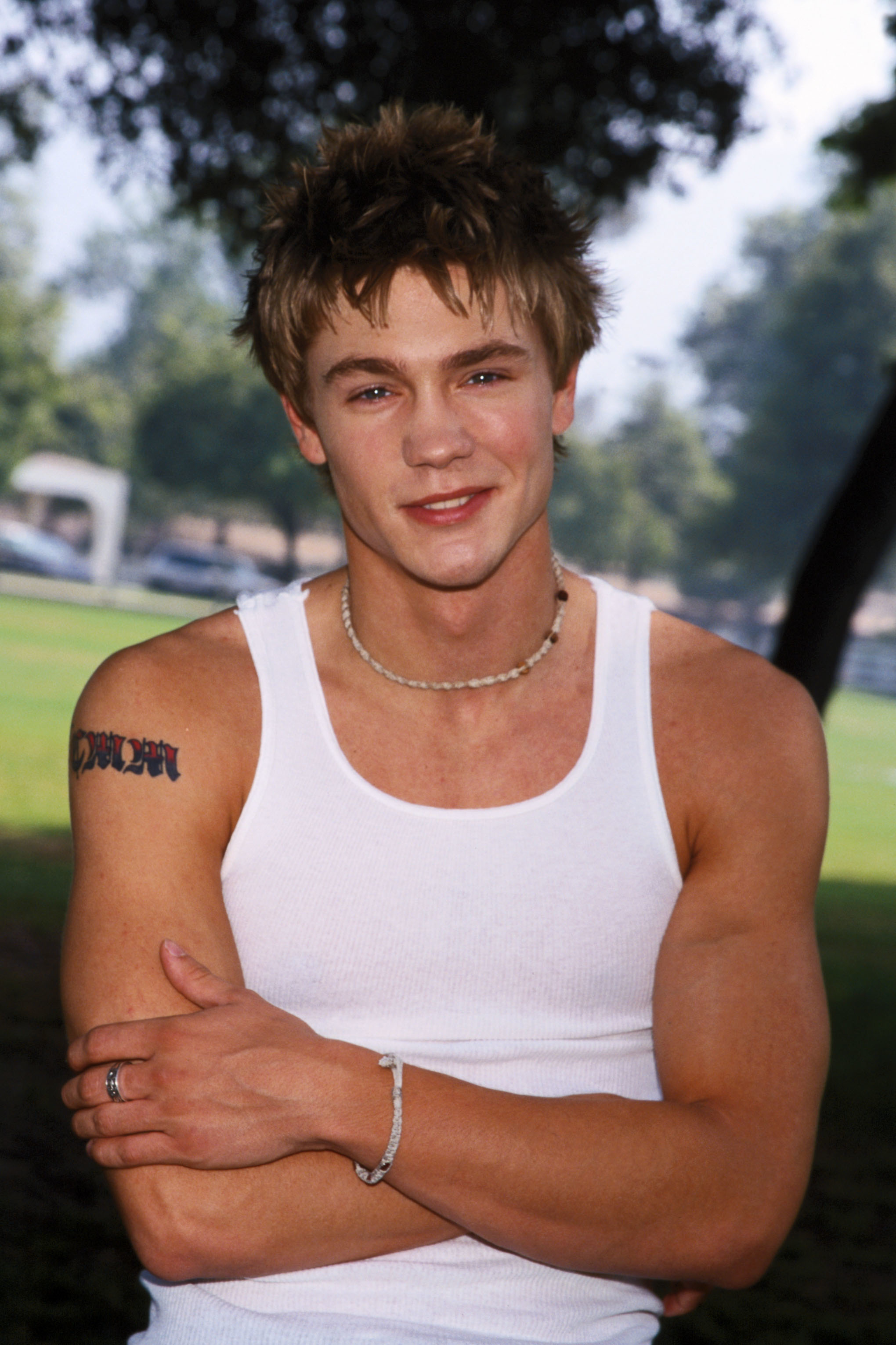 Chad Michael Murray on the set of "Gilmore Girls" in 2001. | Source: Getty Images