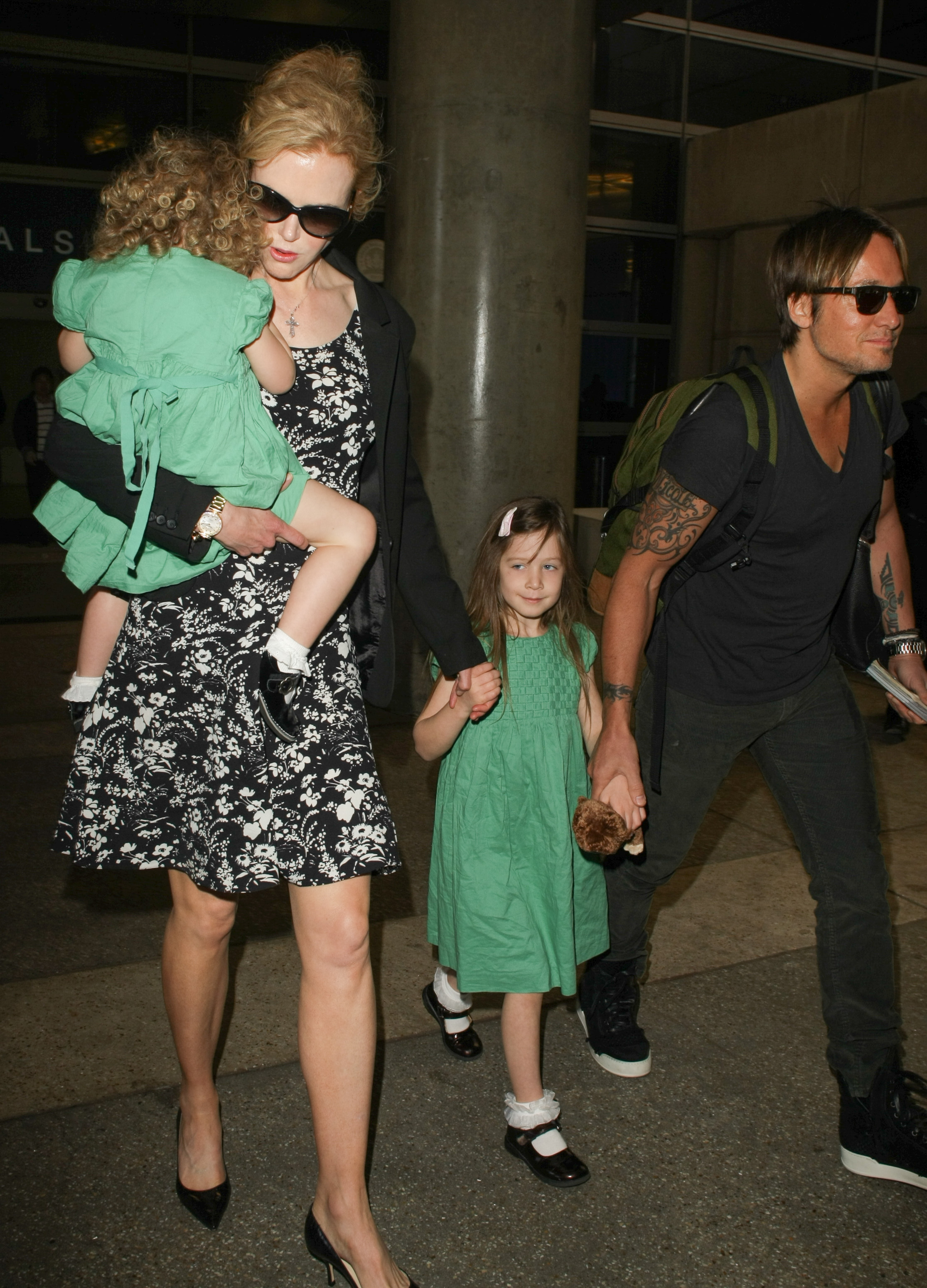 Nicole Kidman and Keith Urban with their daughters, Sunday Rose and Faith Margaret Kidman Urban, at LAX airport on January 2, 2014, in Los Angeles, California. | Source: Getty Images