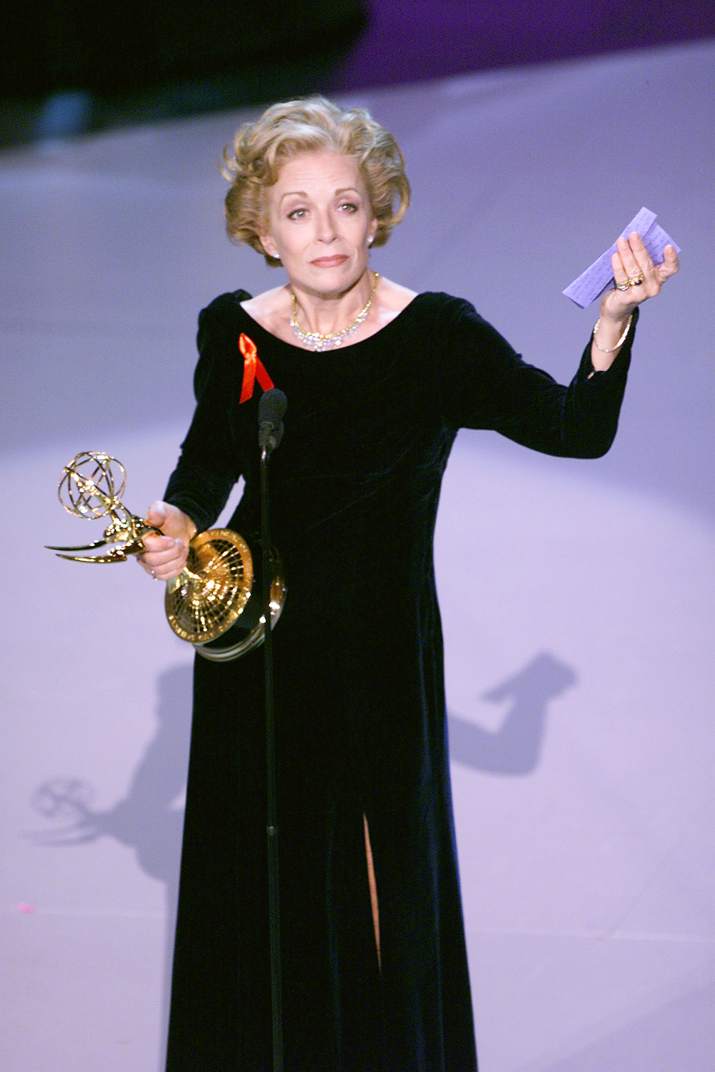 Holland Taylor holds her Emmy for Outstanding Supporting Actress in a Drama Series at the 51st Annual Primetime Emmy Awards in Los Angeles on September 13, 1999. Taylor later said she rarely discussed her personal relationships in interviews. | Source: Getty Images