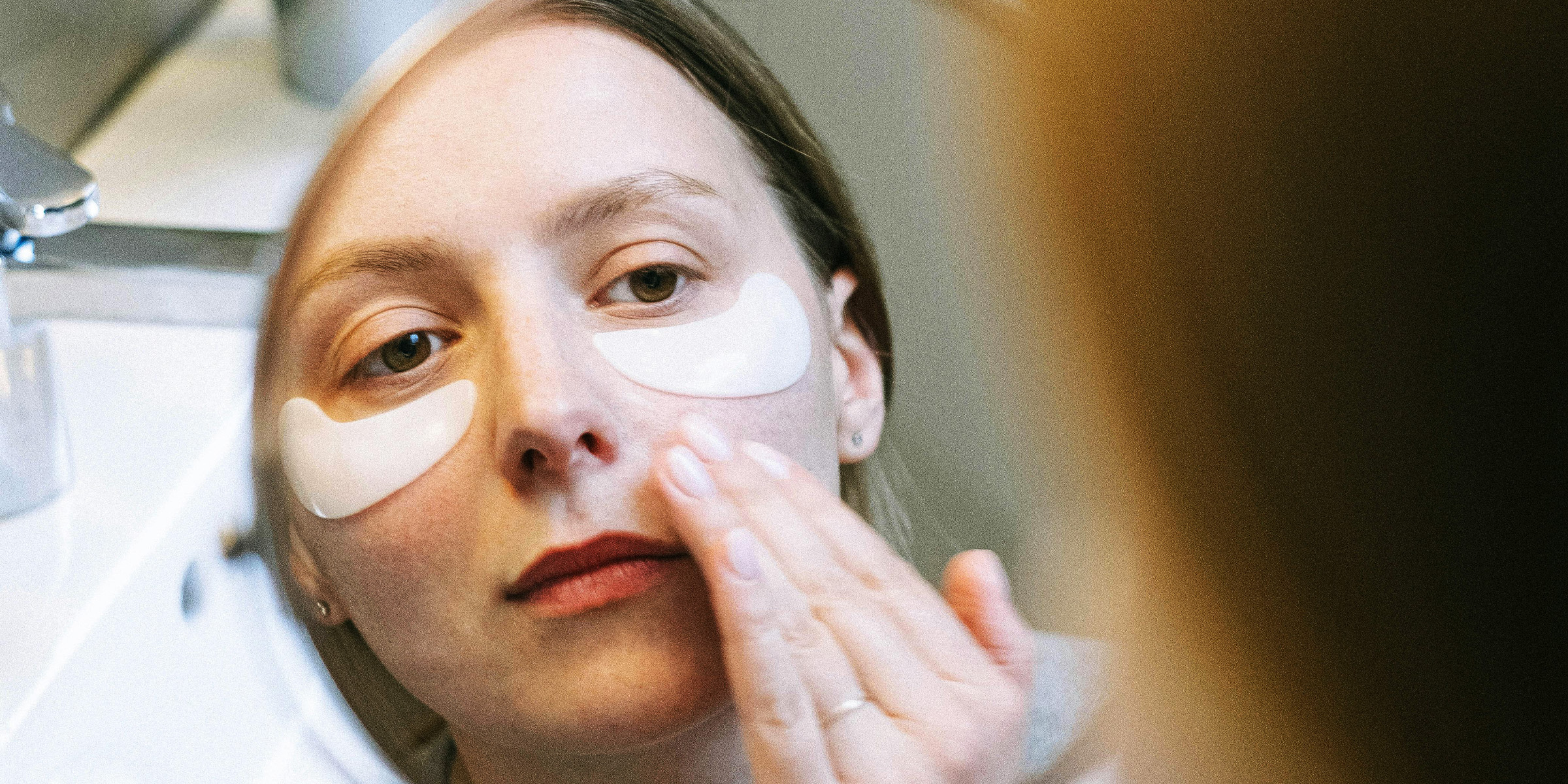 A woman doing skincare routine | Source: Pexels