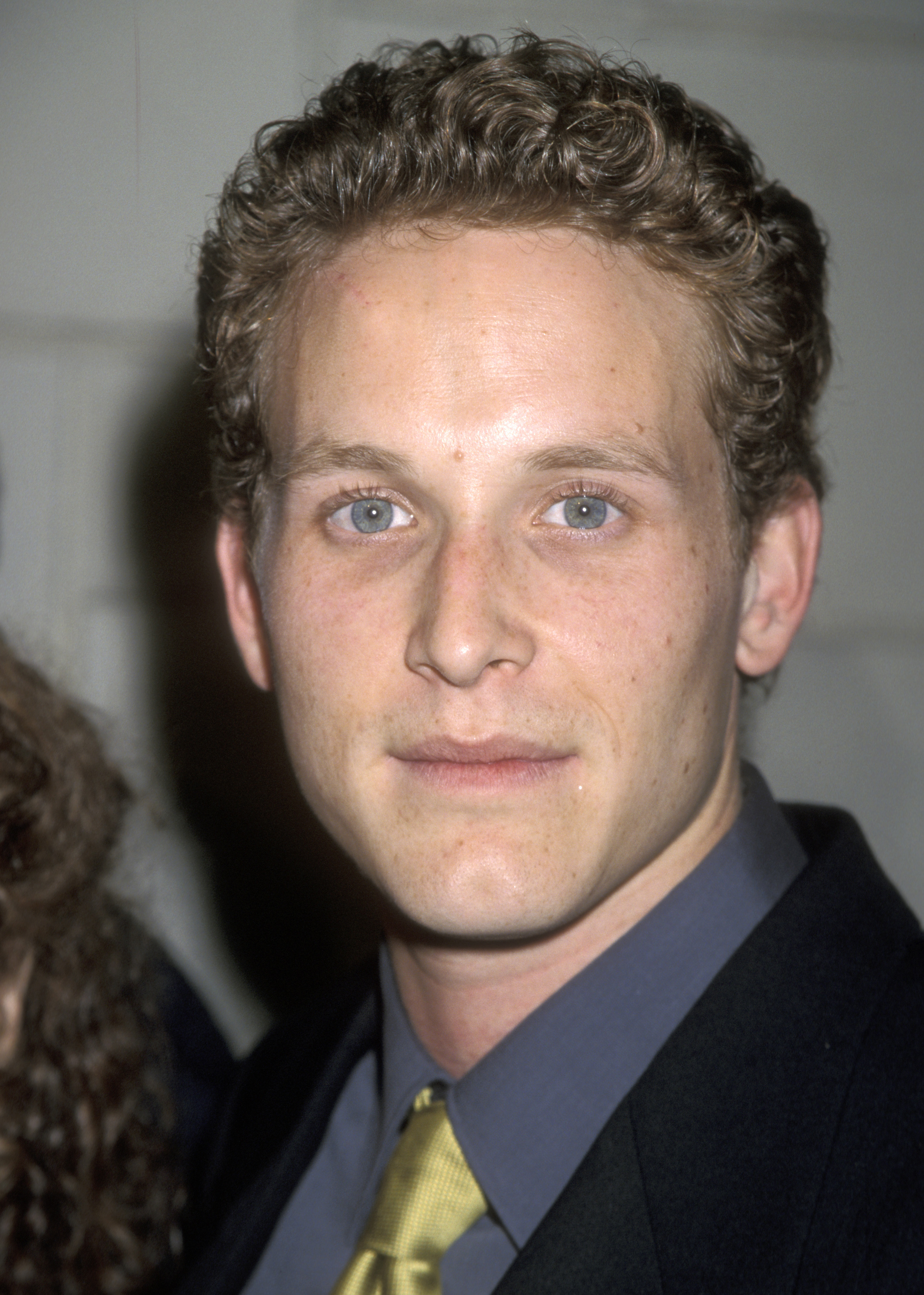 The actor at "The Hi-Lo Country" premiere on December 16, 1998, at Mann Festival Theatre in Westwood, California. | Source: Getty Images