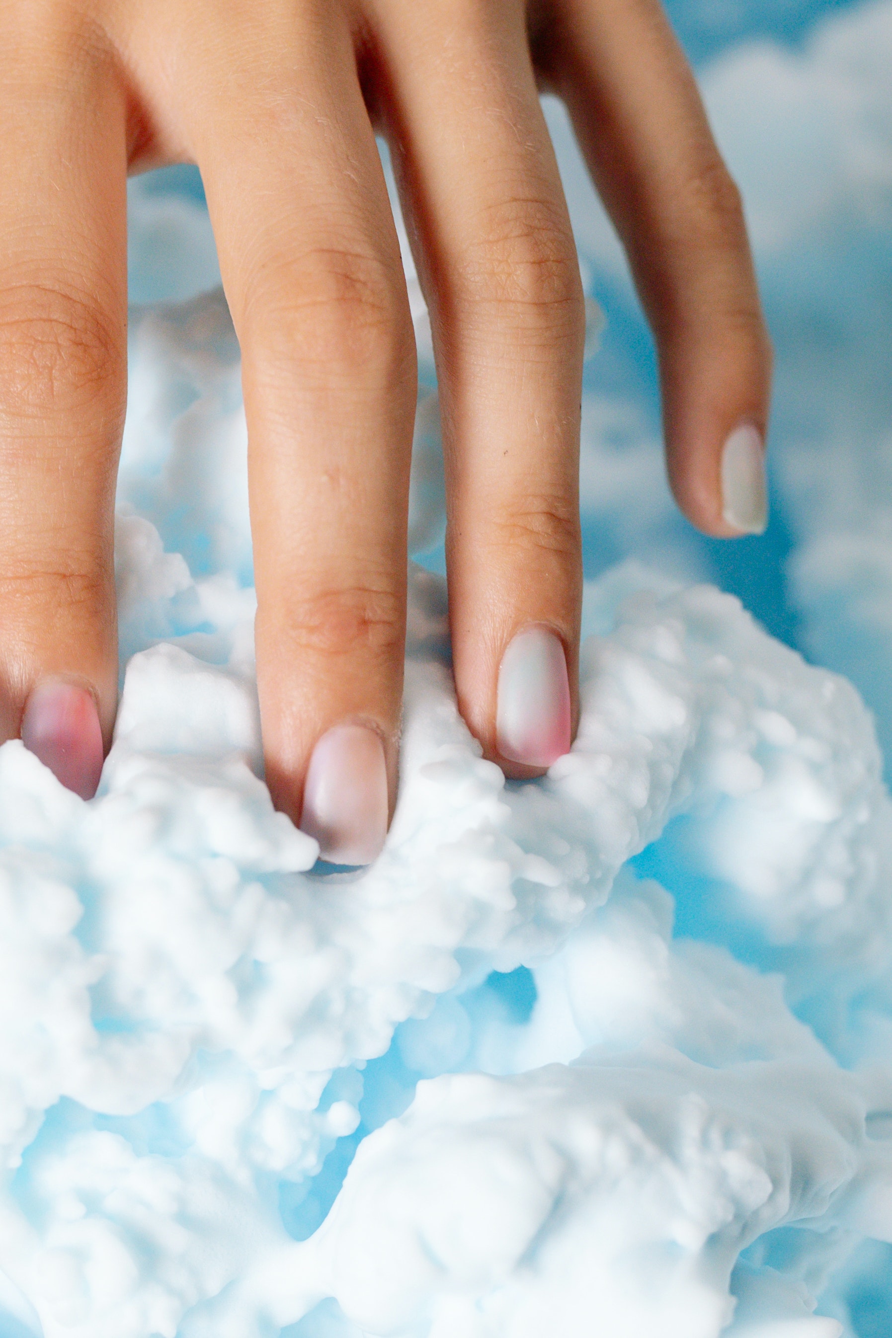 A  woman shows off her clean nails. | Source: Pexels
