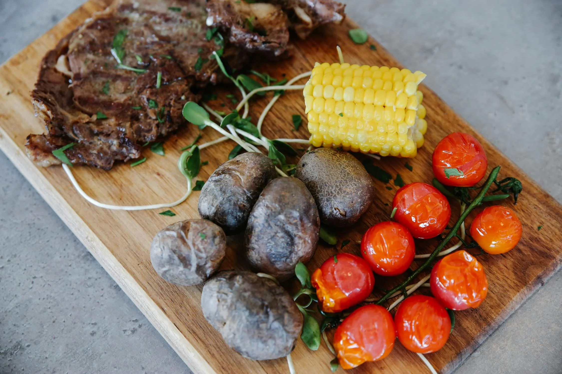 A steak with vegetables | Source: Pexels