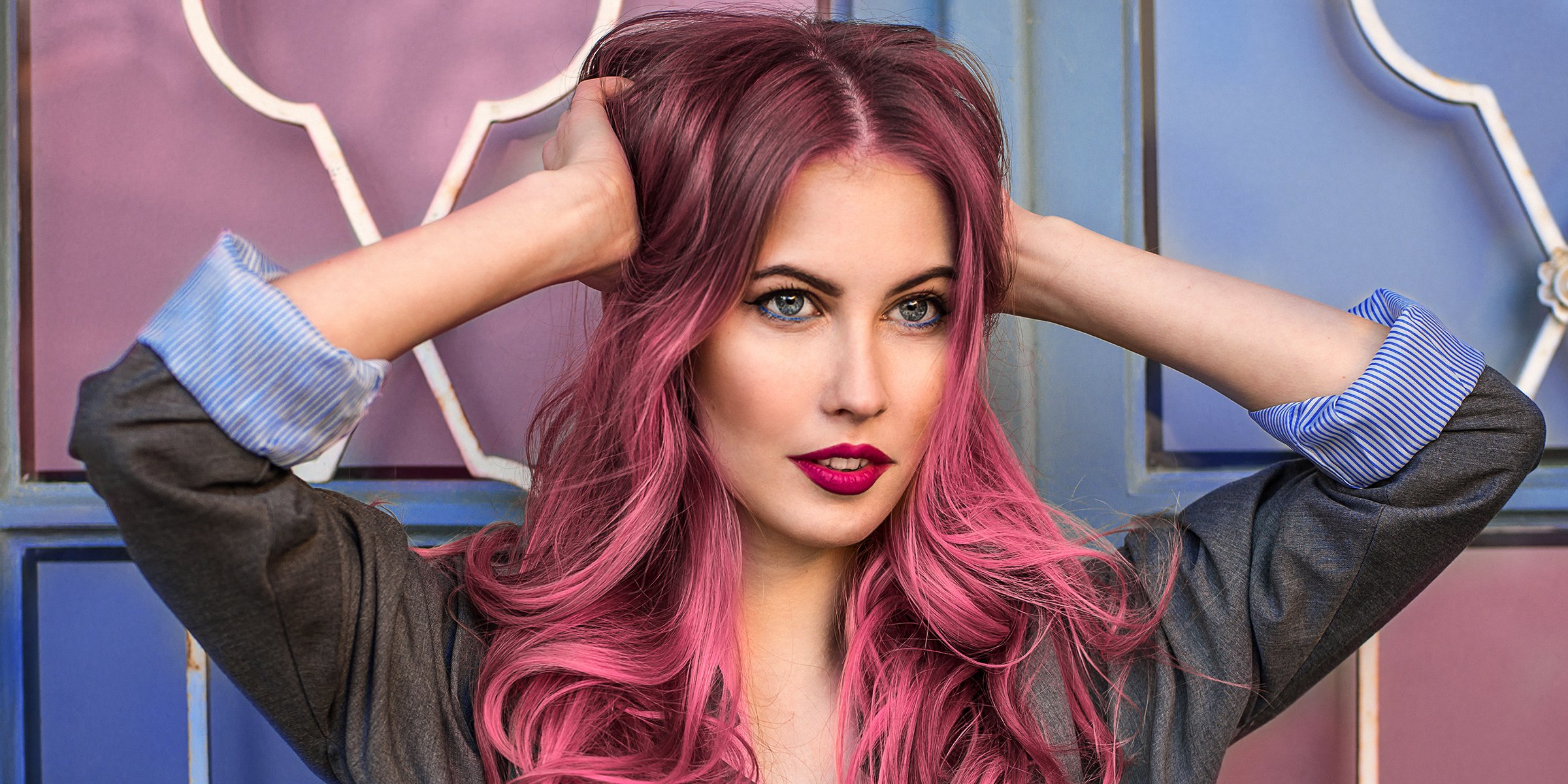 A model with a darker shade of dusty rose hair. l Source: Shutterstock.com