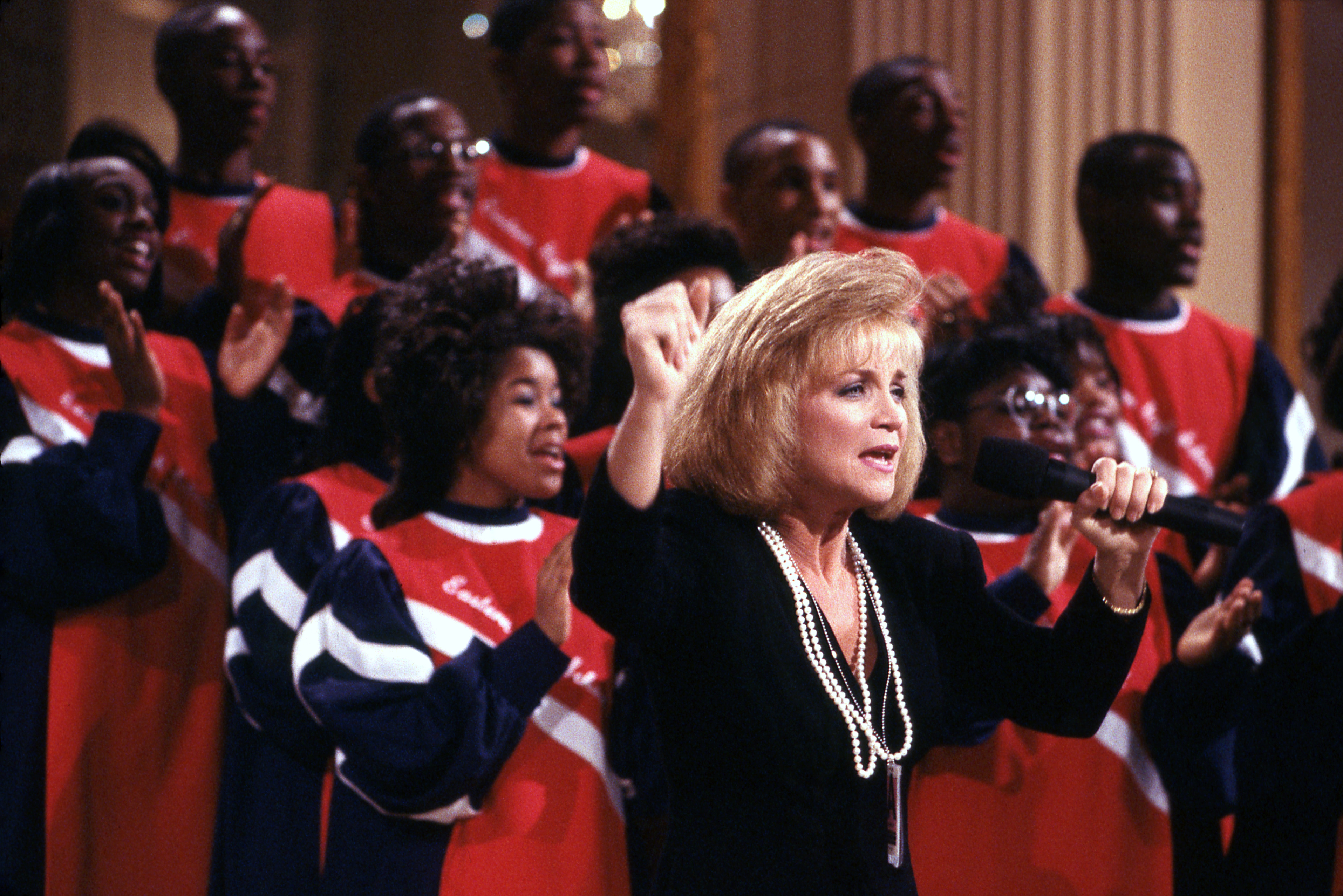 Barbara Mandrell performing at "To Be Free: The National Literacy Honors From the White House" for Walt Disney Television in 1990 | Source: Getty Images