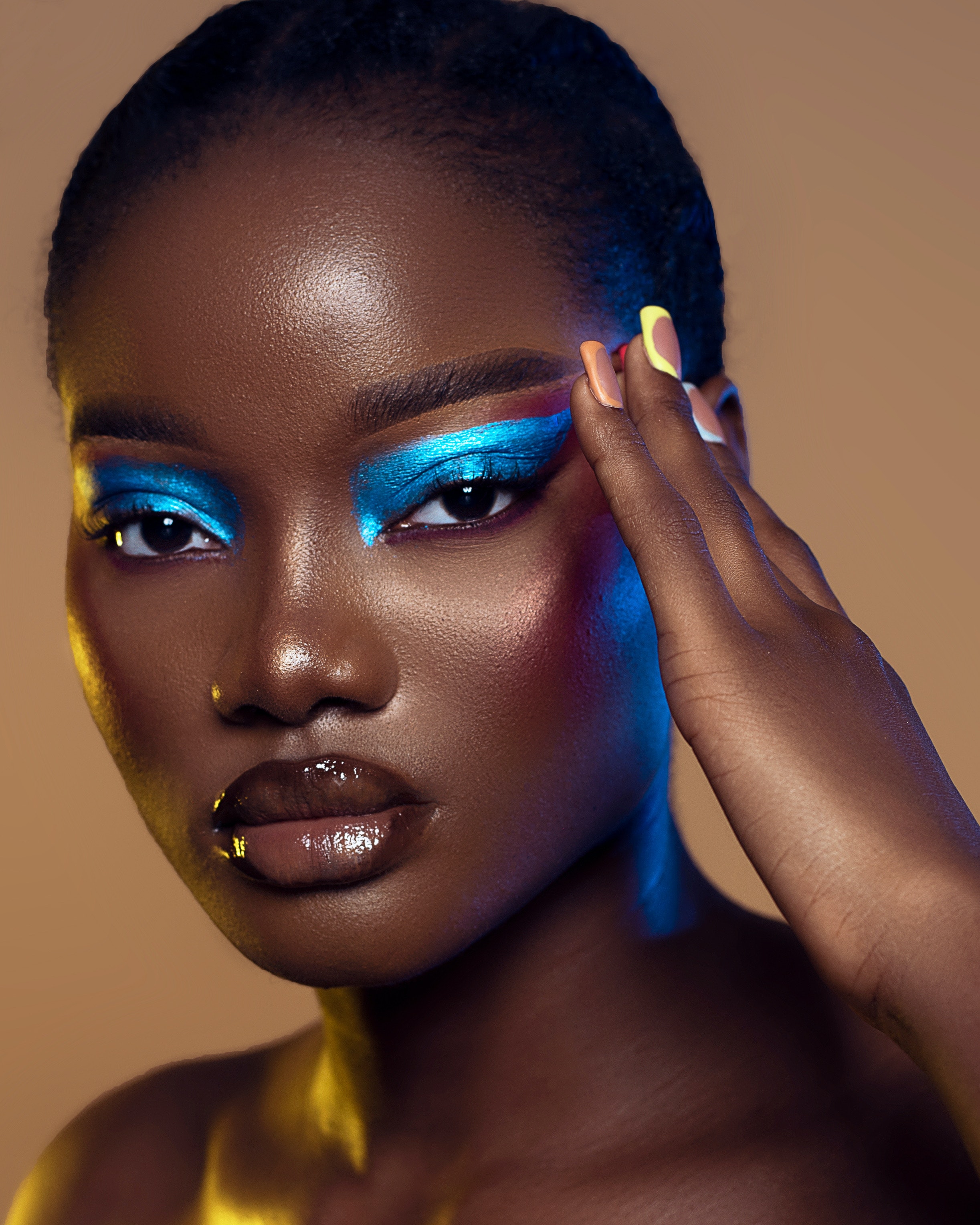 An image of a woman displaying her strikingly manicured nails. | Source: Pexels