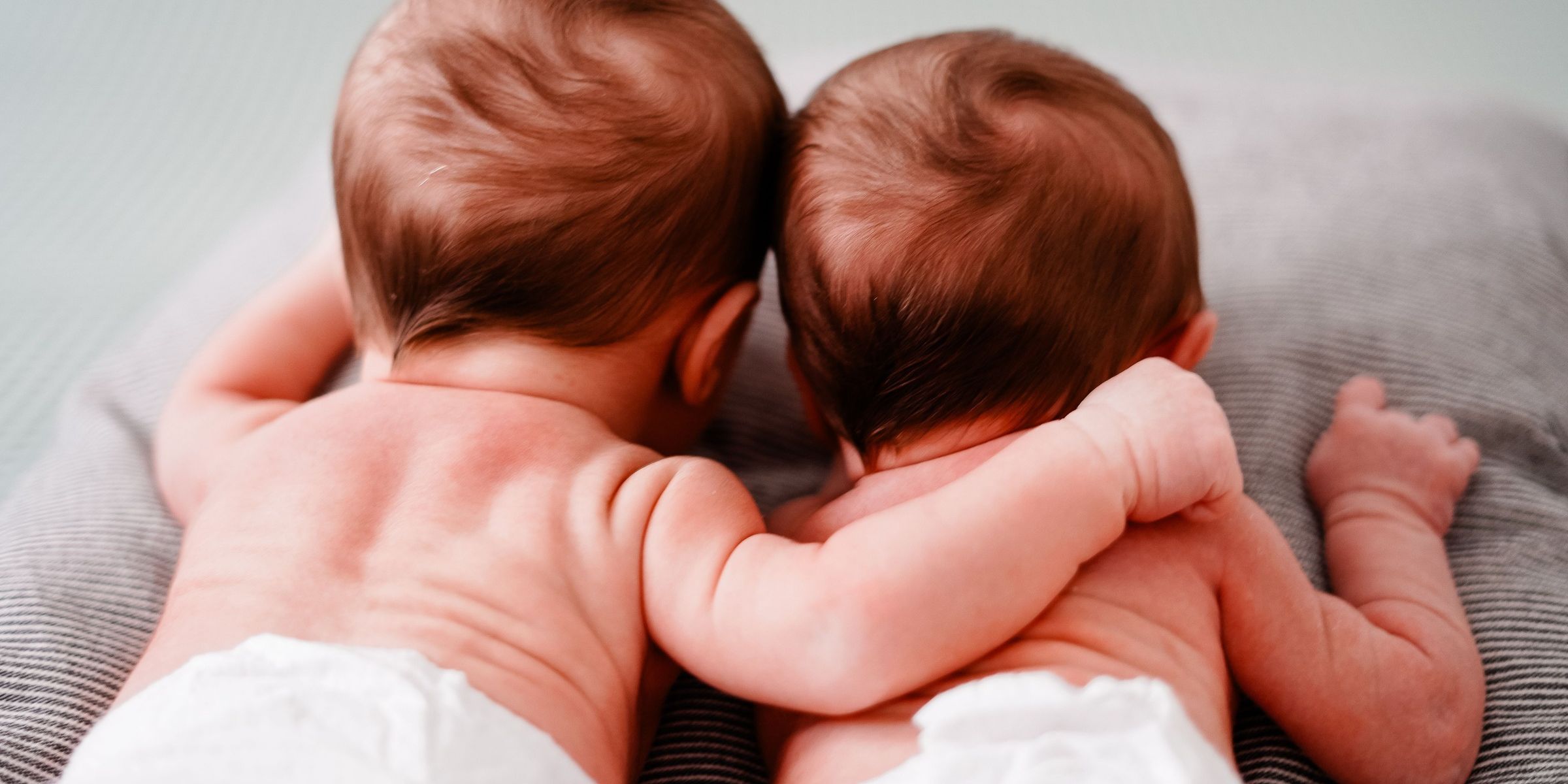 Twins in diapers | Source: Pexels