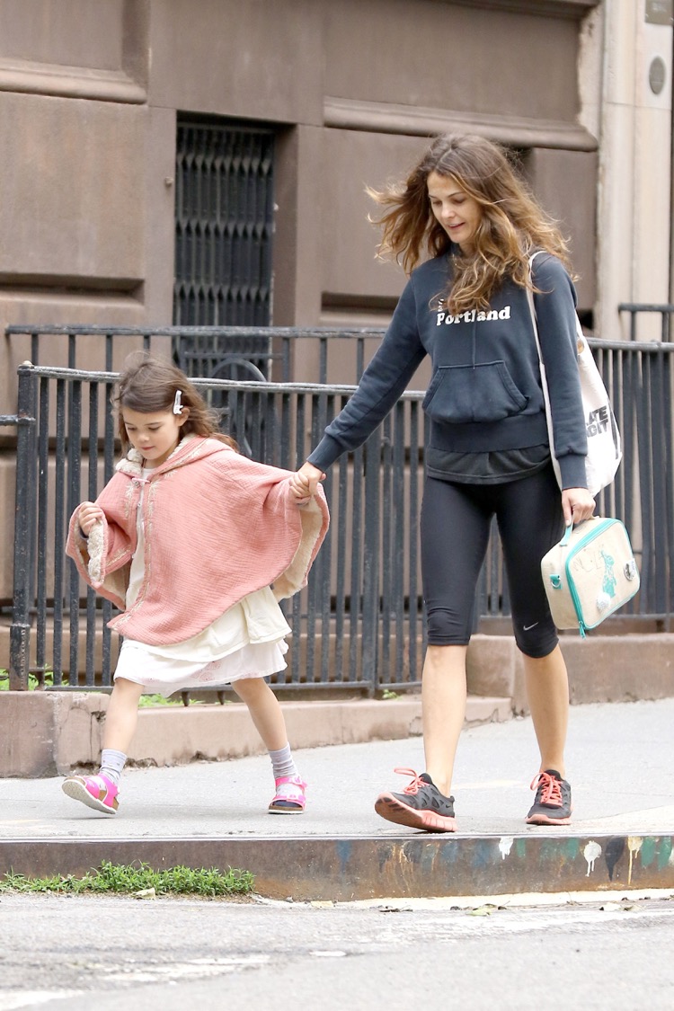 Keri carries a child-sized lunch bag as Willa skips beside her, a small detail that captures the school-run routine she later said she valued far more than Hollywood glamour. | Source: Getty Images