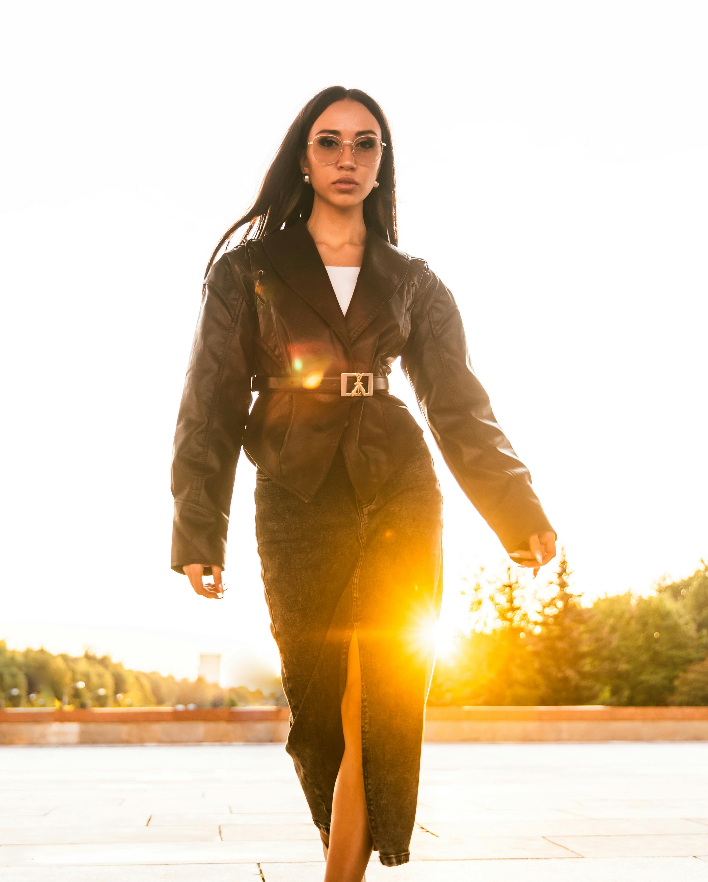 A woman walking with confidence | Source: Pexels