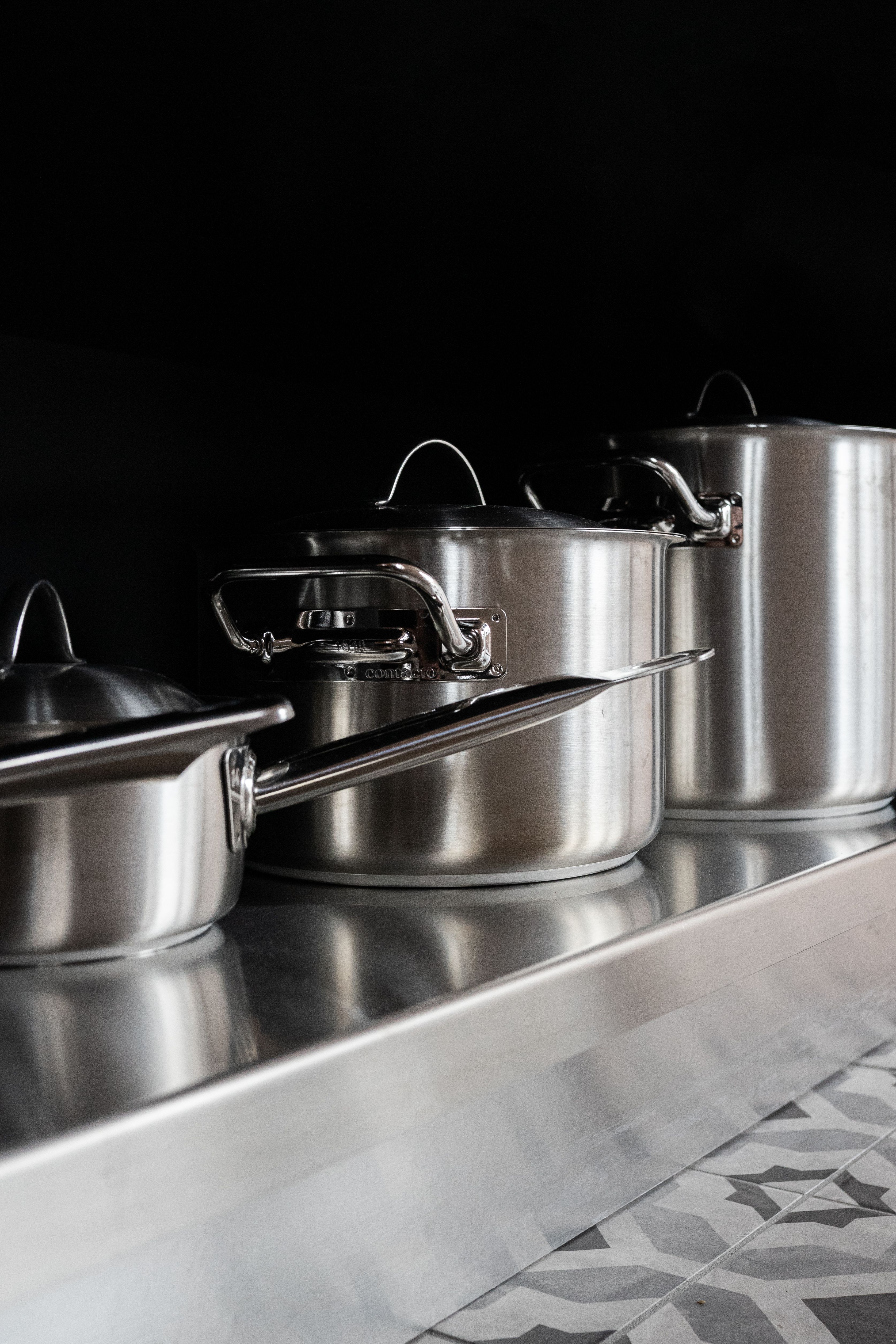 Stainless steel cookware | Source: Pexels
