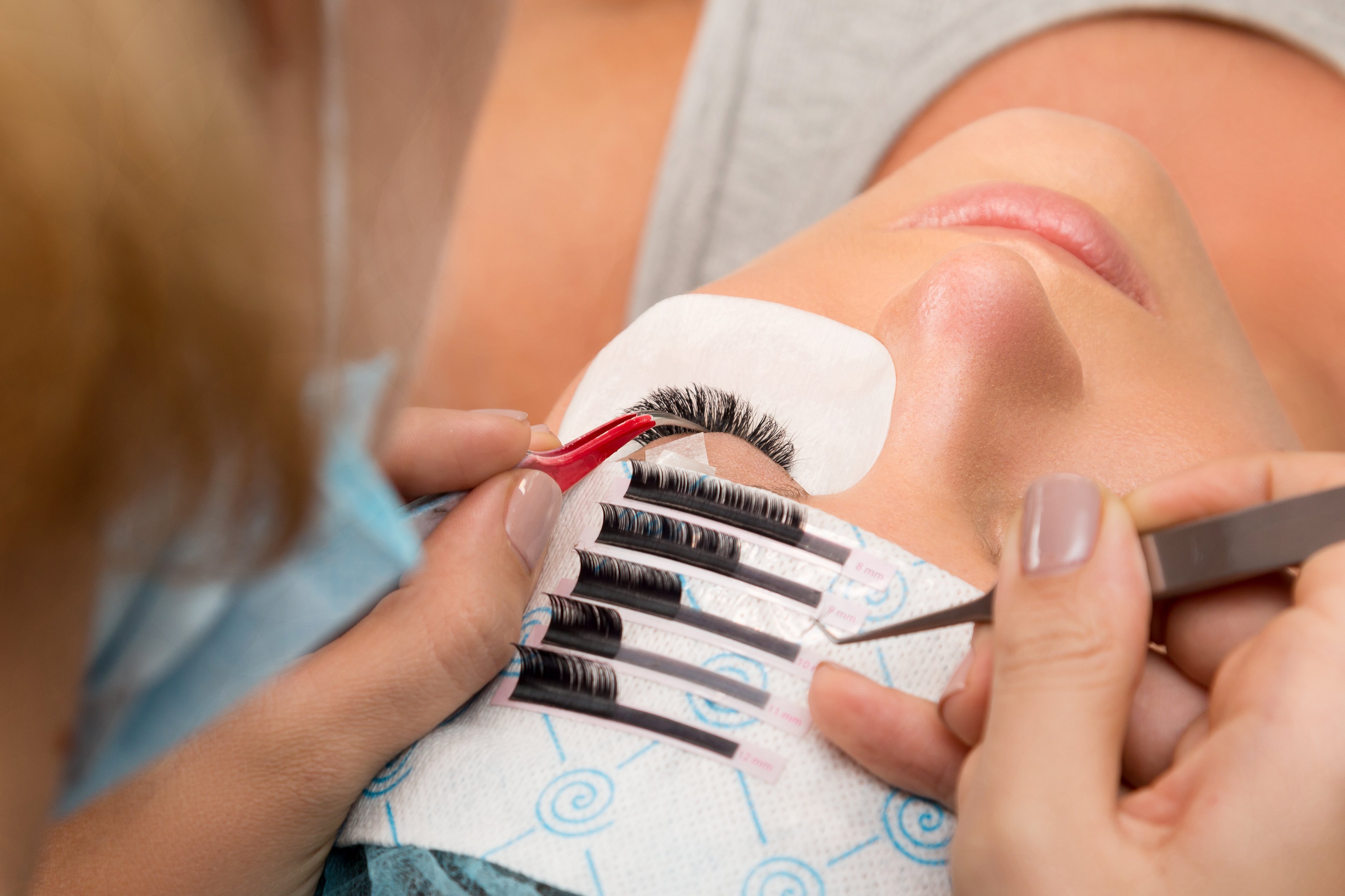 The installation process for individual lash extensions | Source: Getty Images