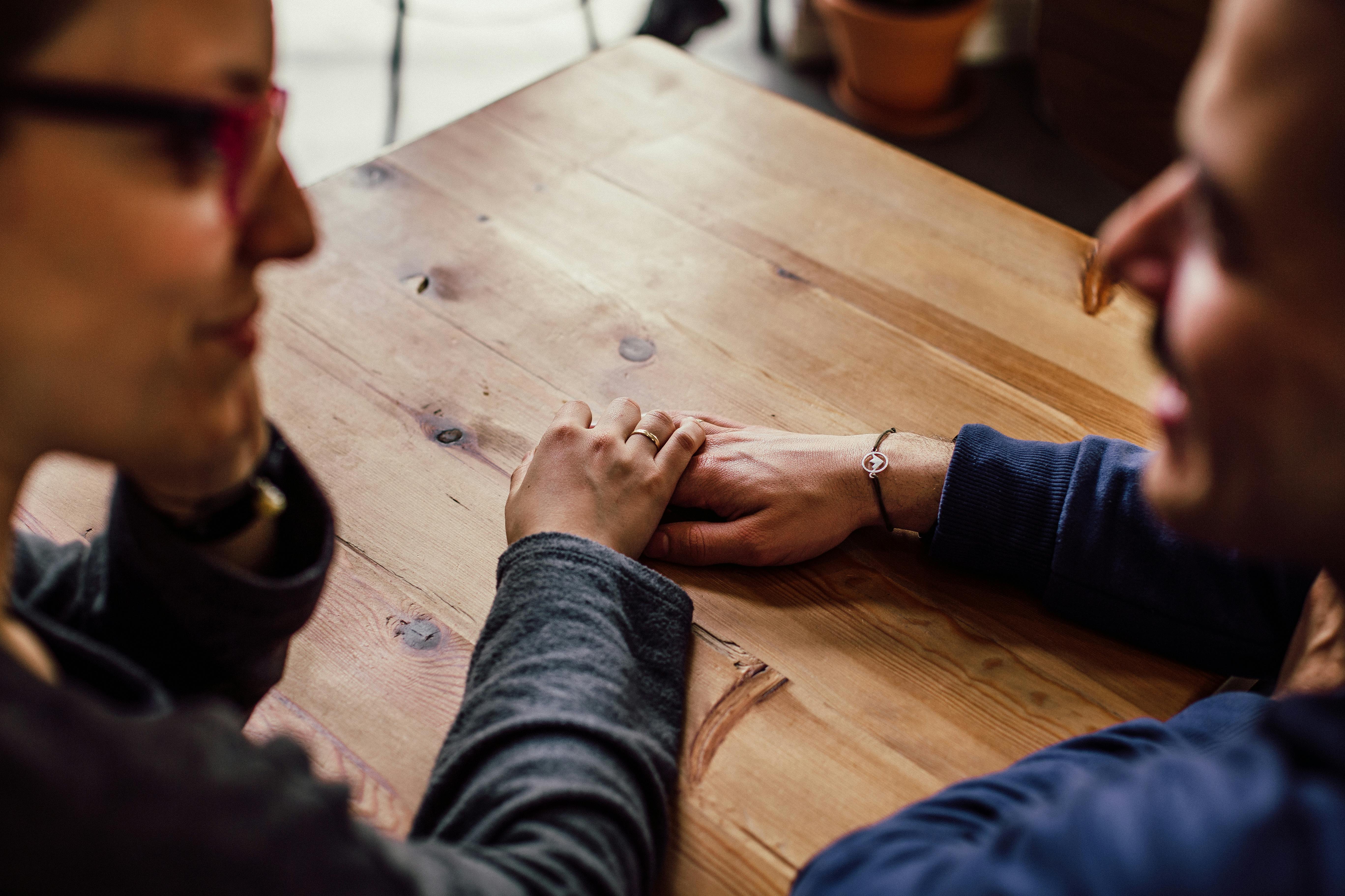 A couple holding hands and talking | Source: Pexels